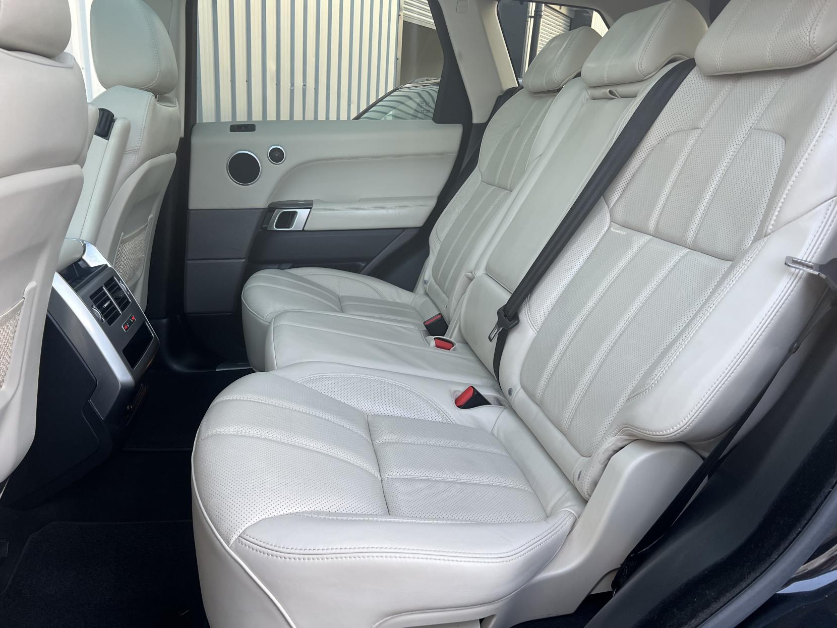 Land Rover Range Rover Sport 3.0 SD V6 HSE SUV 5dr Diesel Auto 4WD Euro 6 (s/s) (306 ps)