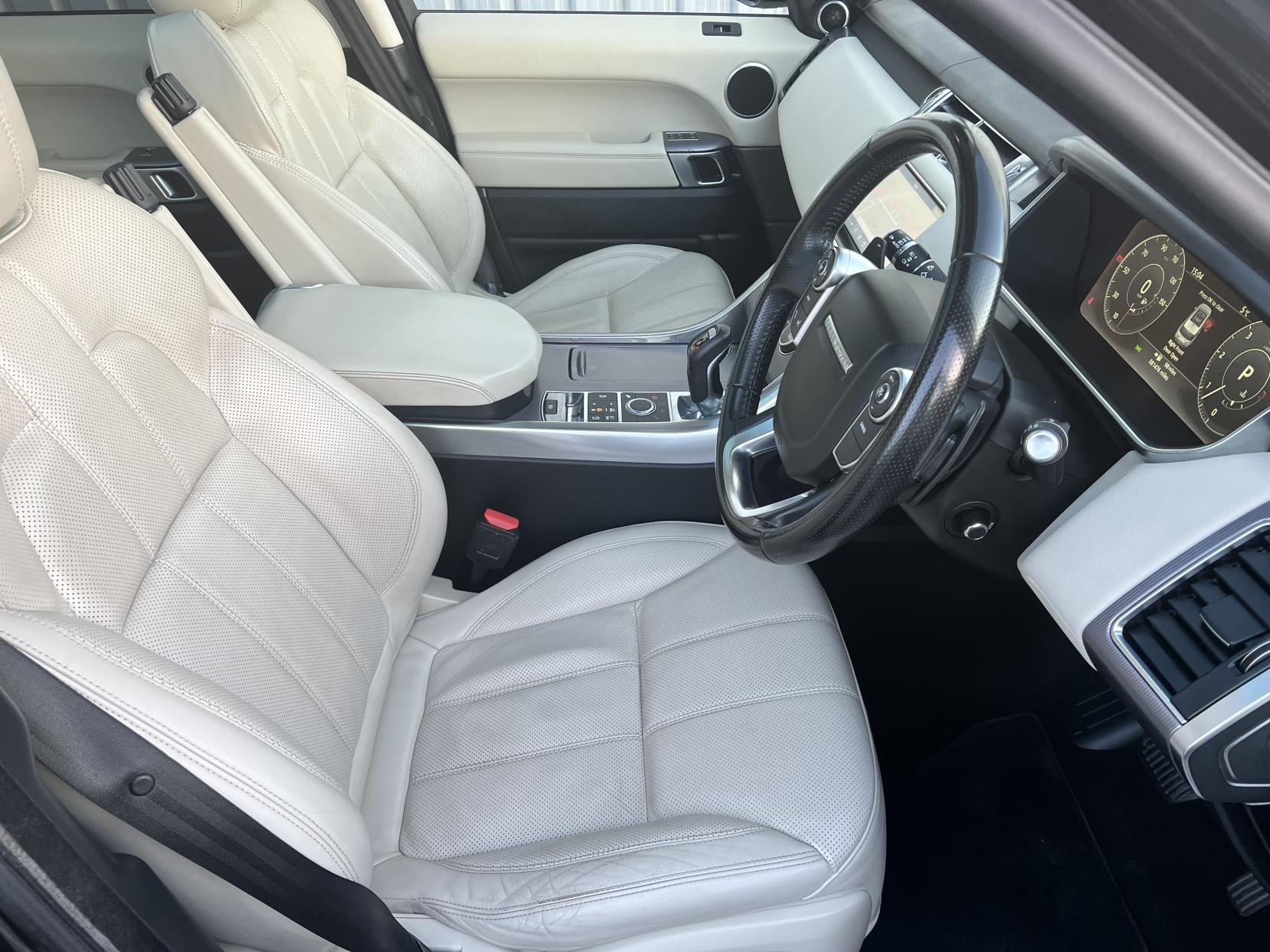 Land Rover Range Rover Sport 3.0 SD V6 HSE SUV 5dr Diesel Auto 4WD Euro 6 (s/s) (306 ps)