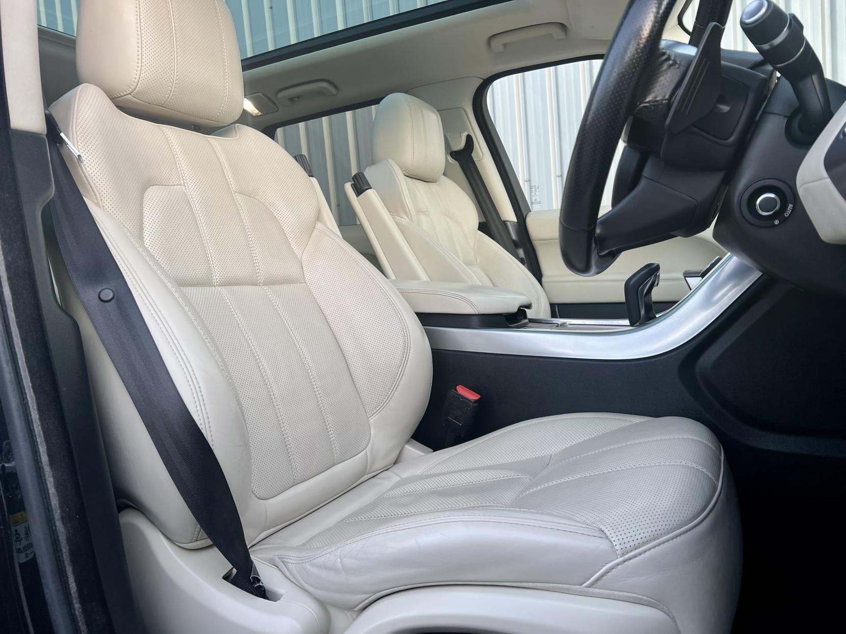 Land Rover Range Rover Sport 3.0 SD V6 HSE SUV 5dr Diesel Auto 4WD Euro 6 (s/s) (306 ps)