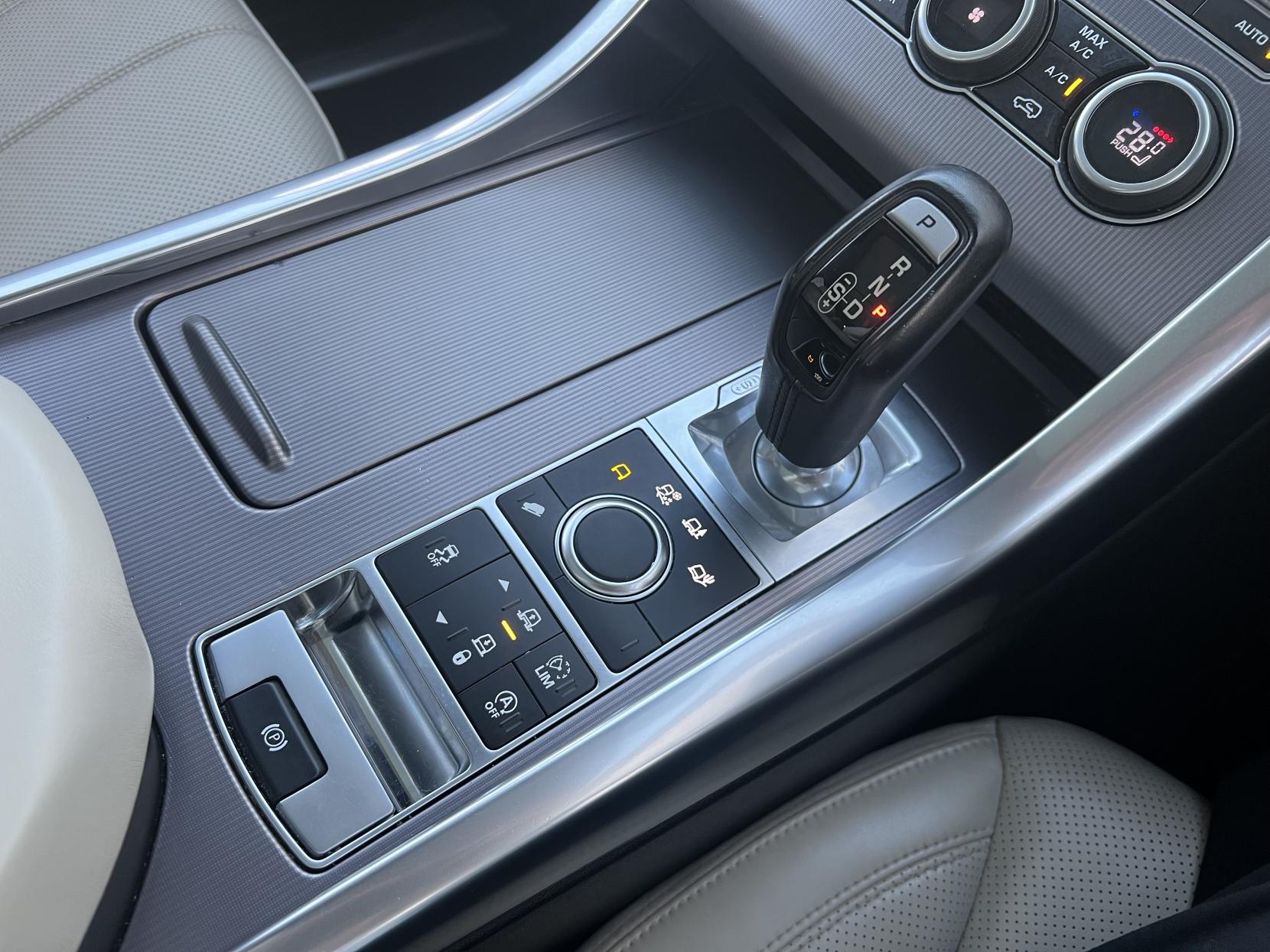 Land Rover Range Rover Sport 3.0 SD V6 HSE SUV 5dr Diesel Auto 4WD Euro 6 (s/s) (306 ps)