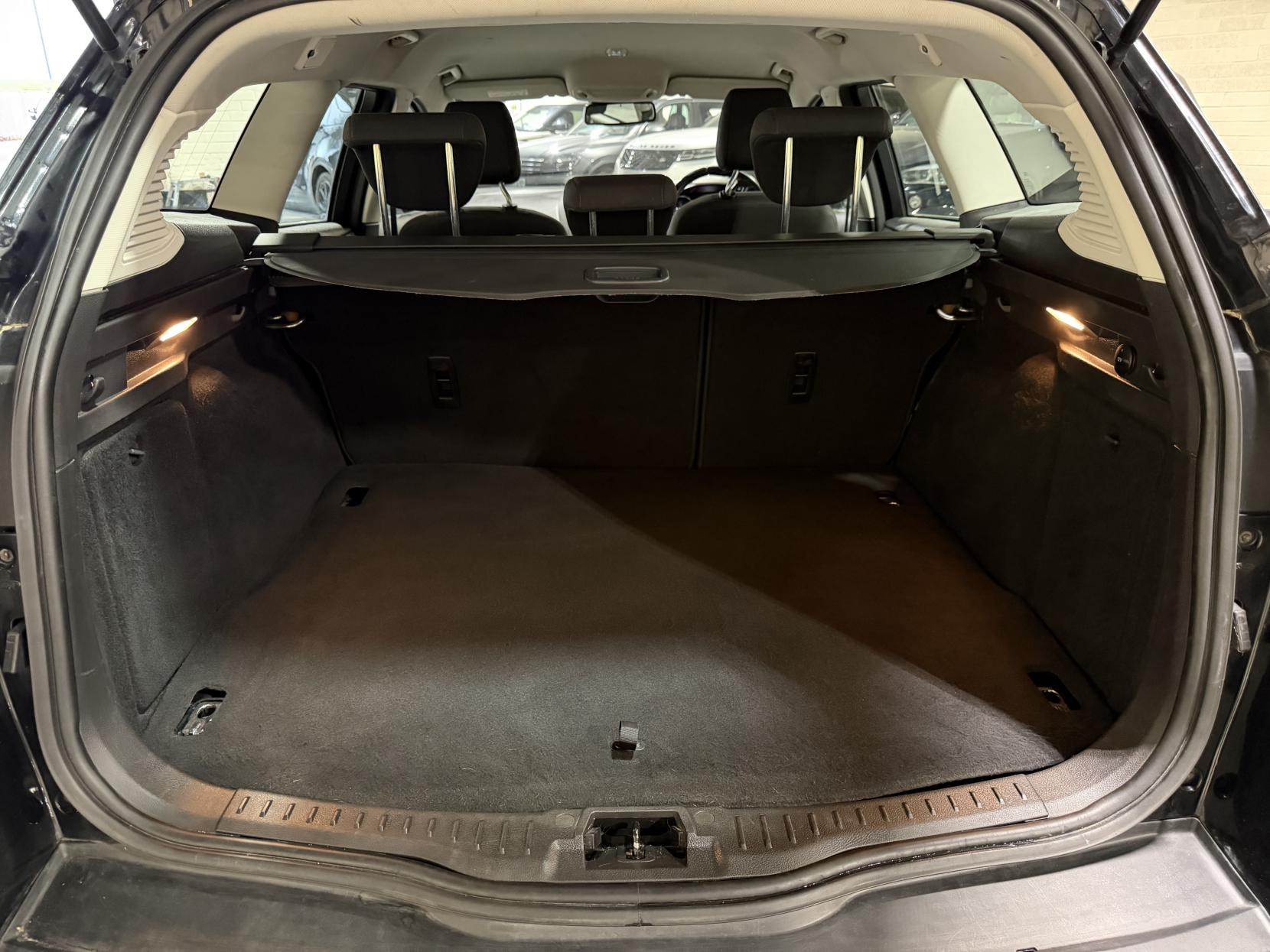 Ford Focus 1.6 TDCi ECOnetic Titanium Navigator Hatchback 5dr Diesel Manual Euro 5 (s/s) (105 ps)