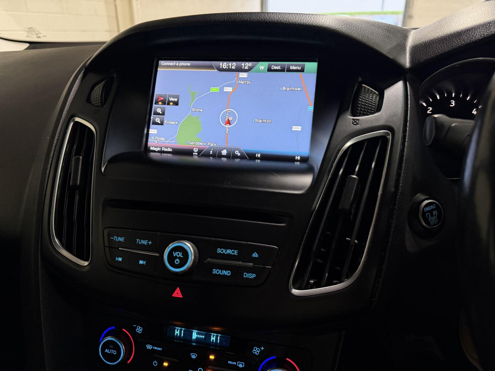 Ford Focus 1.6 TDCi ECOnetic Titanium Navigator Hatchback 5dr Diesel Manual Euro 5 (s/s) (105 ps)