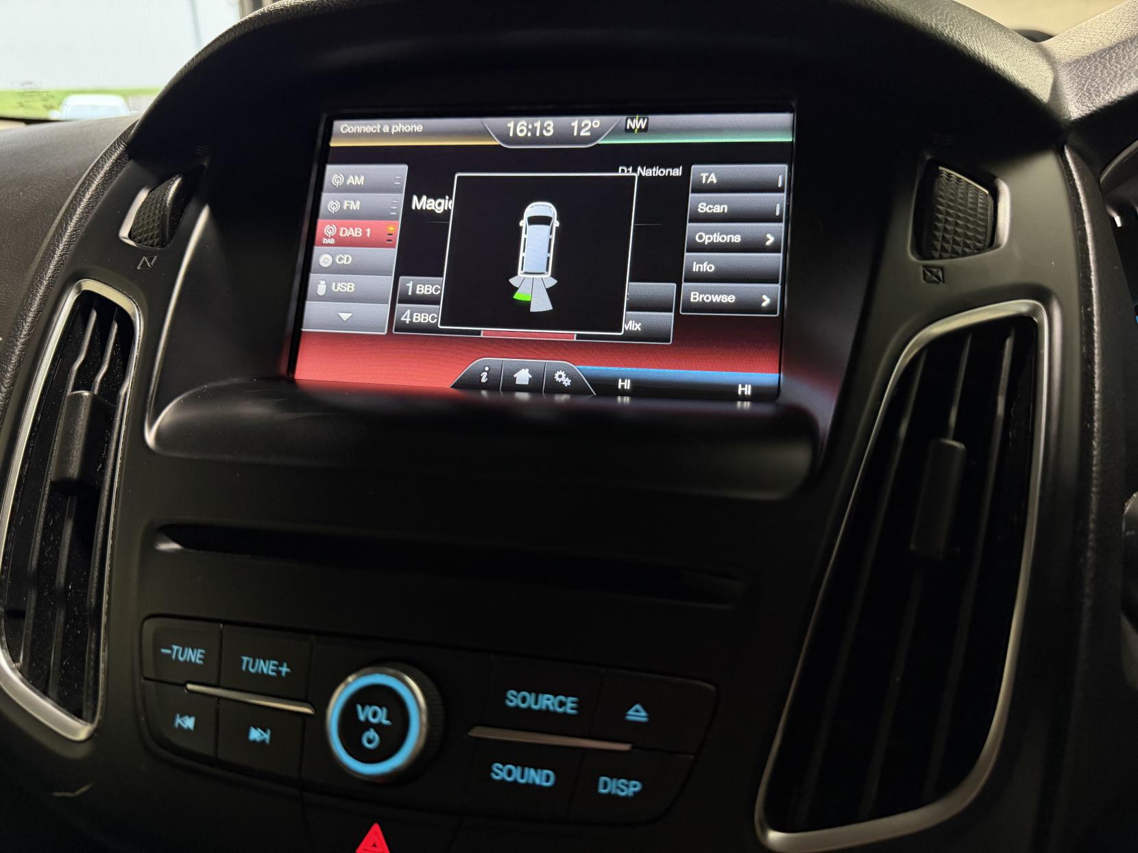 Ford Focus 1.6 TDCi ECOnetic Titanium Navigator Hatchback 5dr Diesel Manual Euro 5 (s/s) (105 ps)