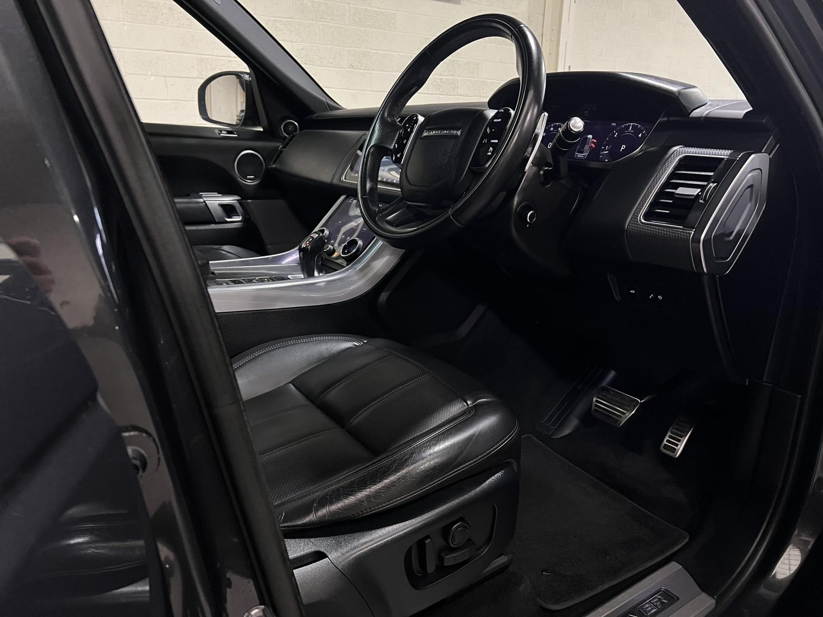 Land Rover Range Rover Sport 3.0 SD V6 HSE Dynamic SUV 5dr Diesel Auto 4WD Euro 6 (s/s) (306 ps)