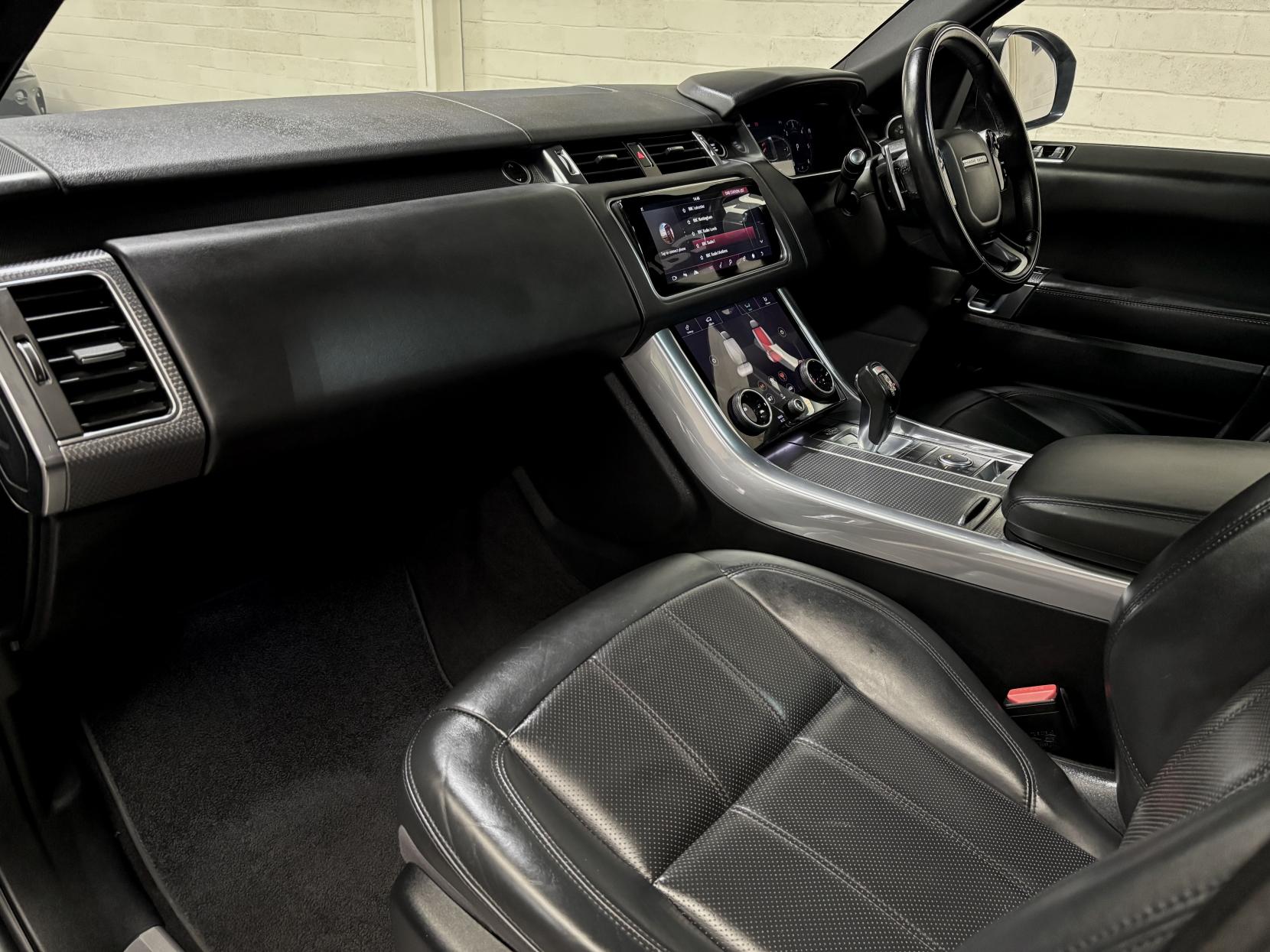 Land Rover Range Rover Sport 3.0 SD V6 HSE Dynamic SUV 5dr Diesel Auto 4WD Euro 6 (s/s) (306 ps)