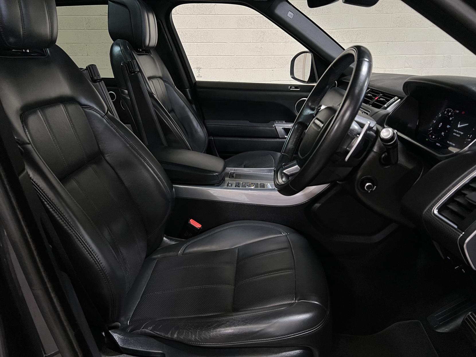 Land Rover Range Rover Sport 3.0 SD V6 HSE Dynamic SUV 5dr Diesel Auto 4WD Euro 6 (s/s) (306 ps)