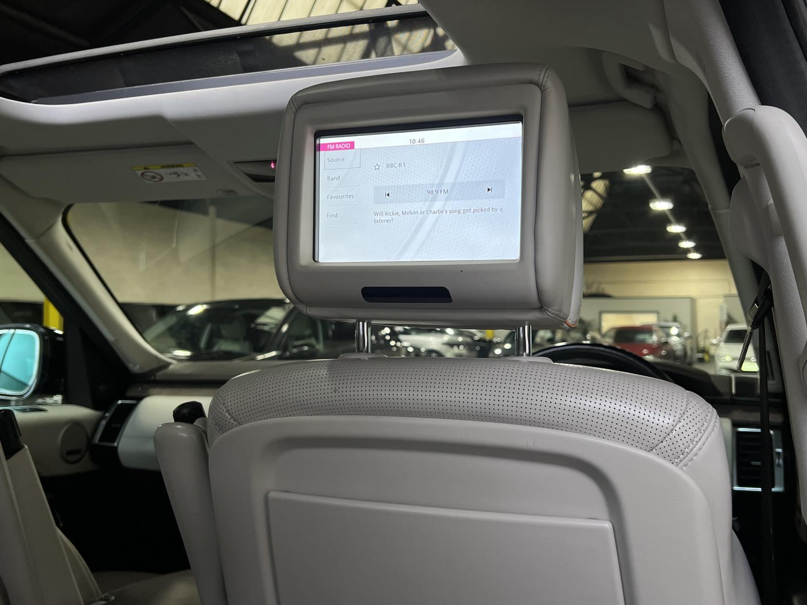 Land Rover Discovery 3.0 SD V6 HSE Luxury SUV 5dr Diesel Auto 4WD Euro 6 (s/s) (306 ps)