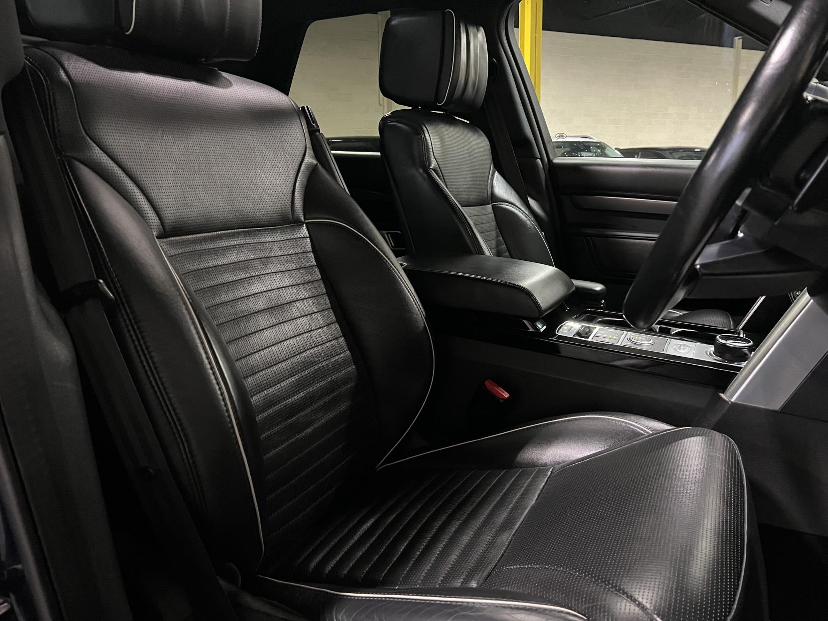 Land Rover Discovery 3.0 SD V6 HSE Luxury SUV 5dr Diesel Auto 4WD Euro 6 (s/s) (306 ps)