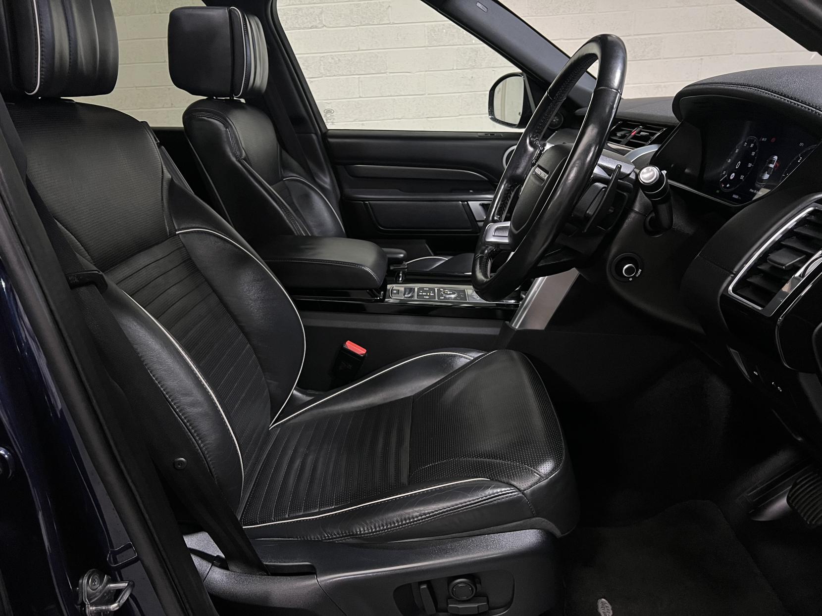 Land Rover Discovery 3.0 SD V6 HSE Luxury SUV 5dr Diesel Auto 4WD Euro 6 (s/s) (306 ps)