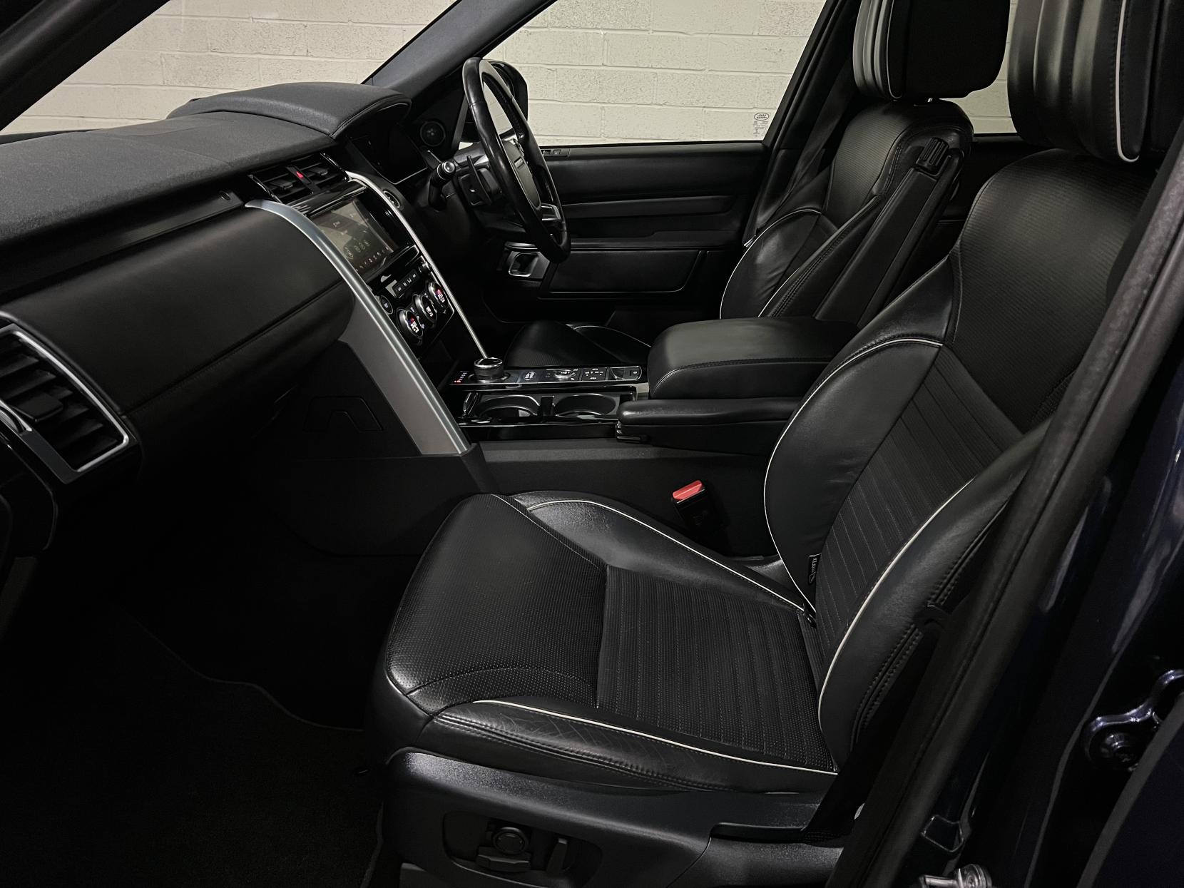 Land Rover Discovery 3.0 SD V6 HSE Luxury SUV 5dr Diesel Auto 4WD Euro 6 (s/s) (306 ps)