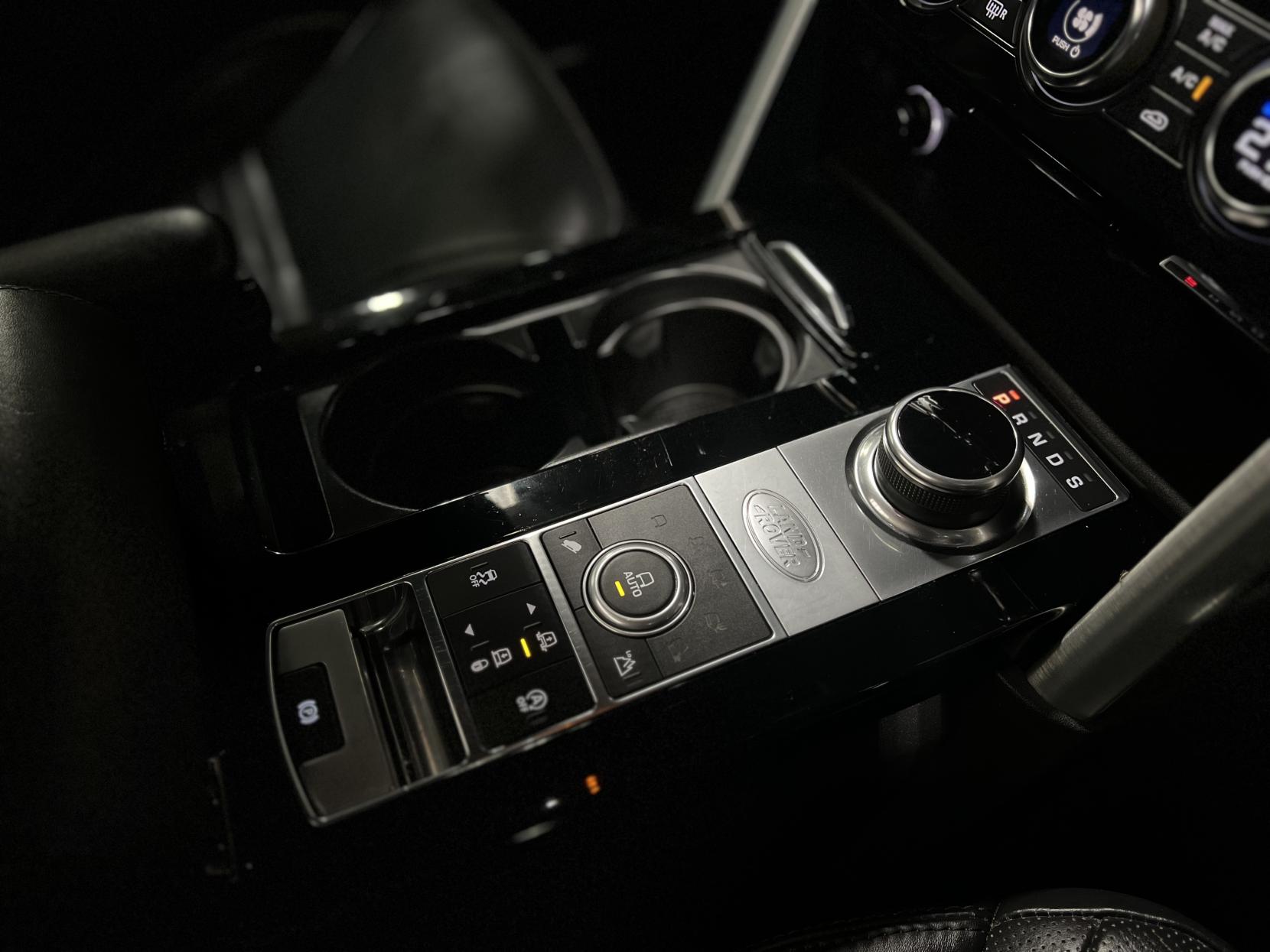 Land Rover Discovery 3.0 SD V6 HSE Luxury SUV 5dr Diesel Auto 4WD Euro 6 (s/s) (306 ps)