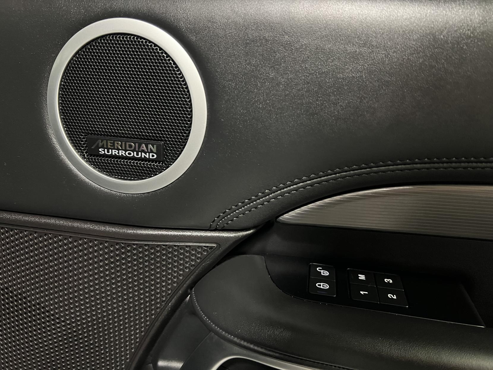 Land Rover Discovery 3.0 SD V6 HSE Luxury SUV 5dr Diesel Auto 4WD Euro 6 (s/s) (306 ps)