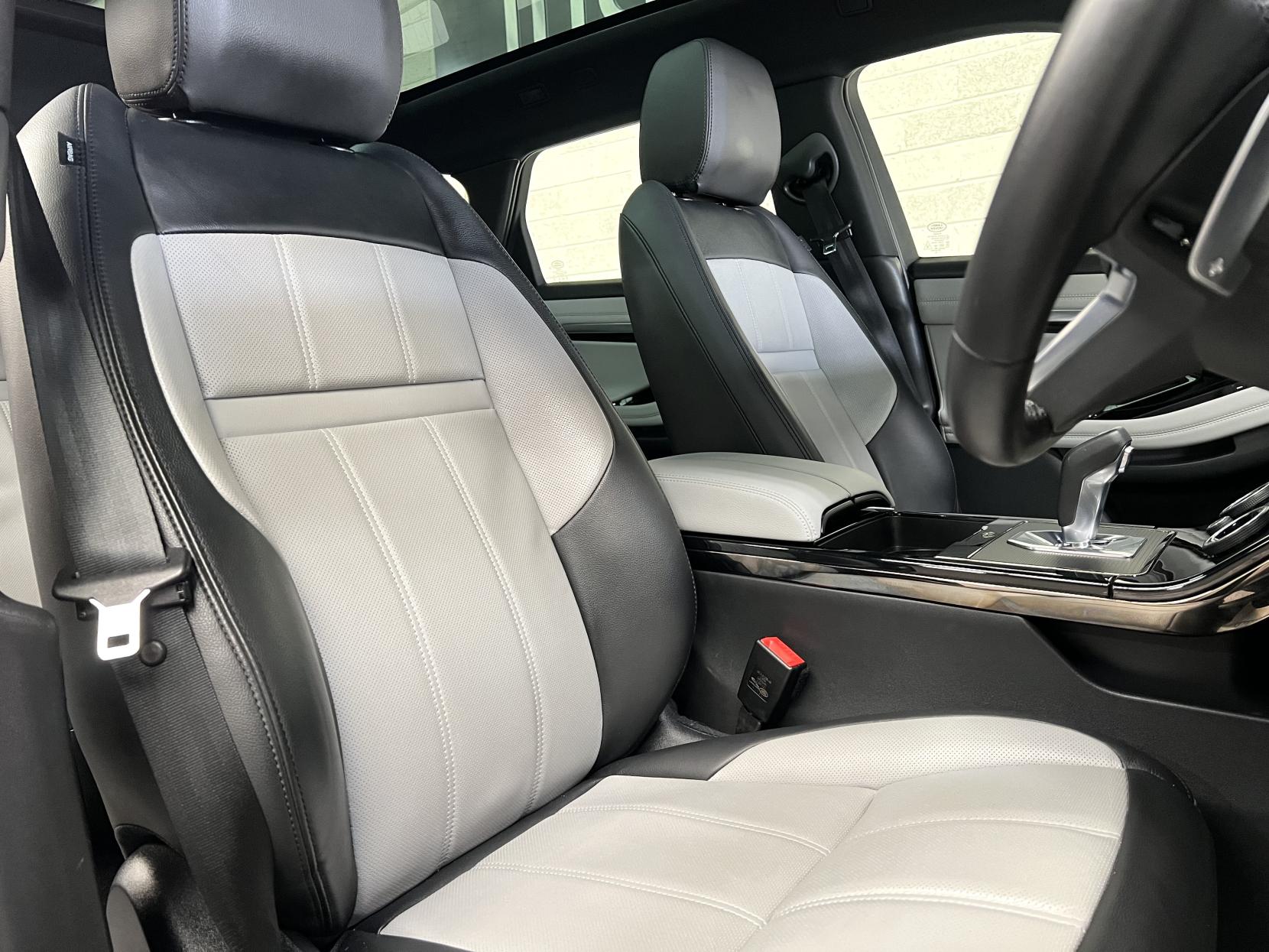 Land Rover Range Rover Evoque 1.5 P300e 12.2kWh R-Dynamic SE SUV 5dr Petrol Plug-in Hybrid Auto 4WD Euro 6 (s/s) (309 ps)