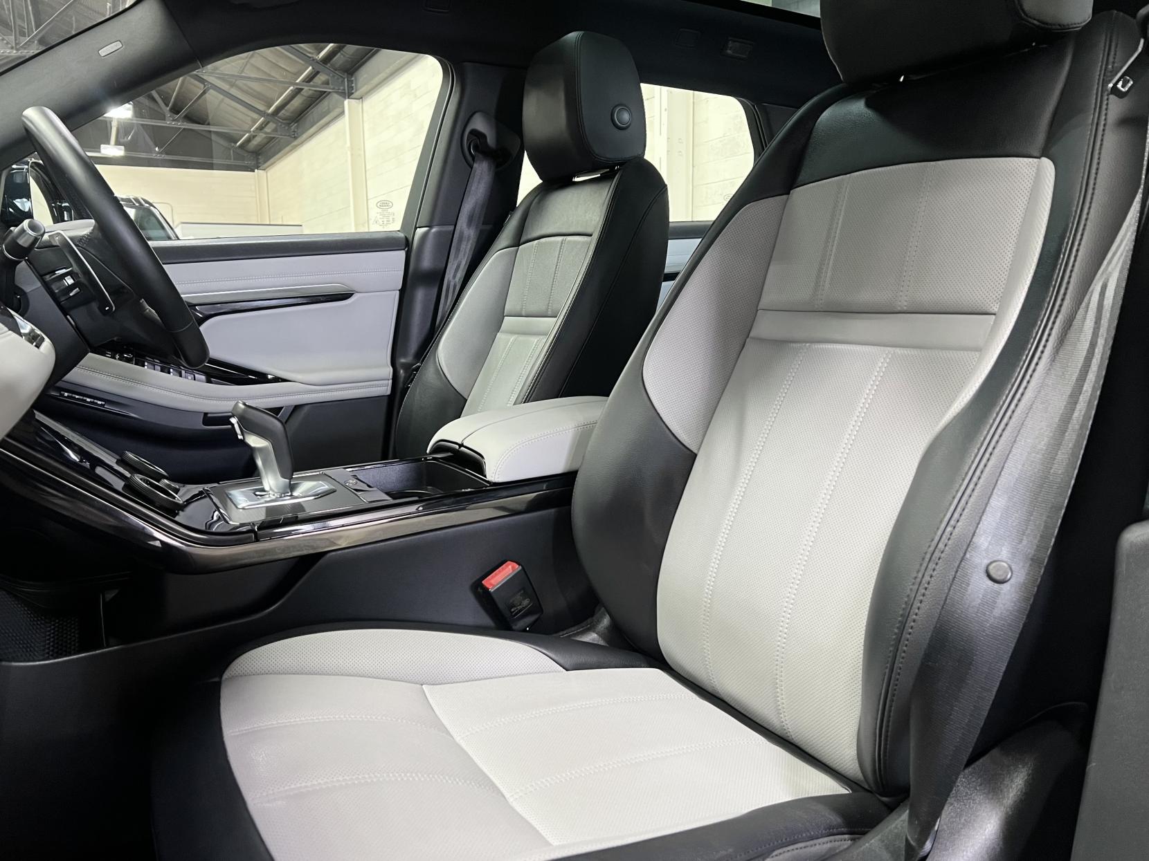 Land Rover Range Rover Evoque 1.5 P300e 12.2kWh R-Dynamic SE SUV 5dr Petrol Plug-in Hybrid Auto 4WD Euro 6 (s/s) (309 ps)