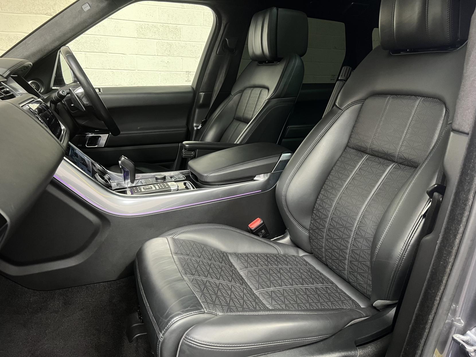 Land Rover Range Rover Sport 3.0 SD V6 Autobiography Dynamic SUV 5dr Diesel Auto 4WD Euro 6 (s/s) (306 ps)