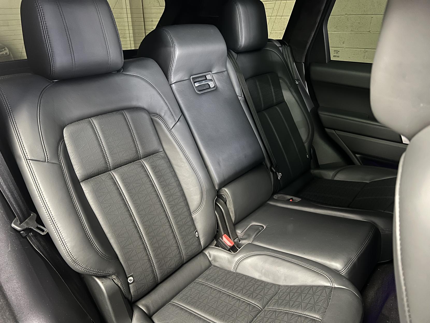 Land Rover Range Rover Sport 3.0 SD V6 Autobiography Dynamic SUV 5dr Diesel Auto 4WD Euro 6 (s/s) (306 ps)