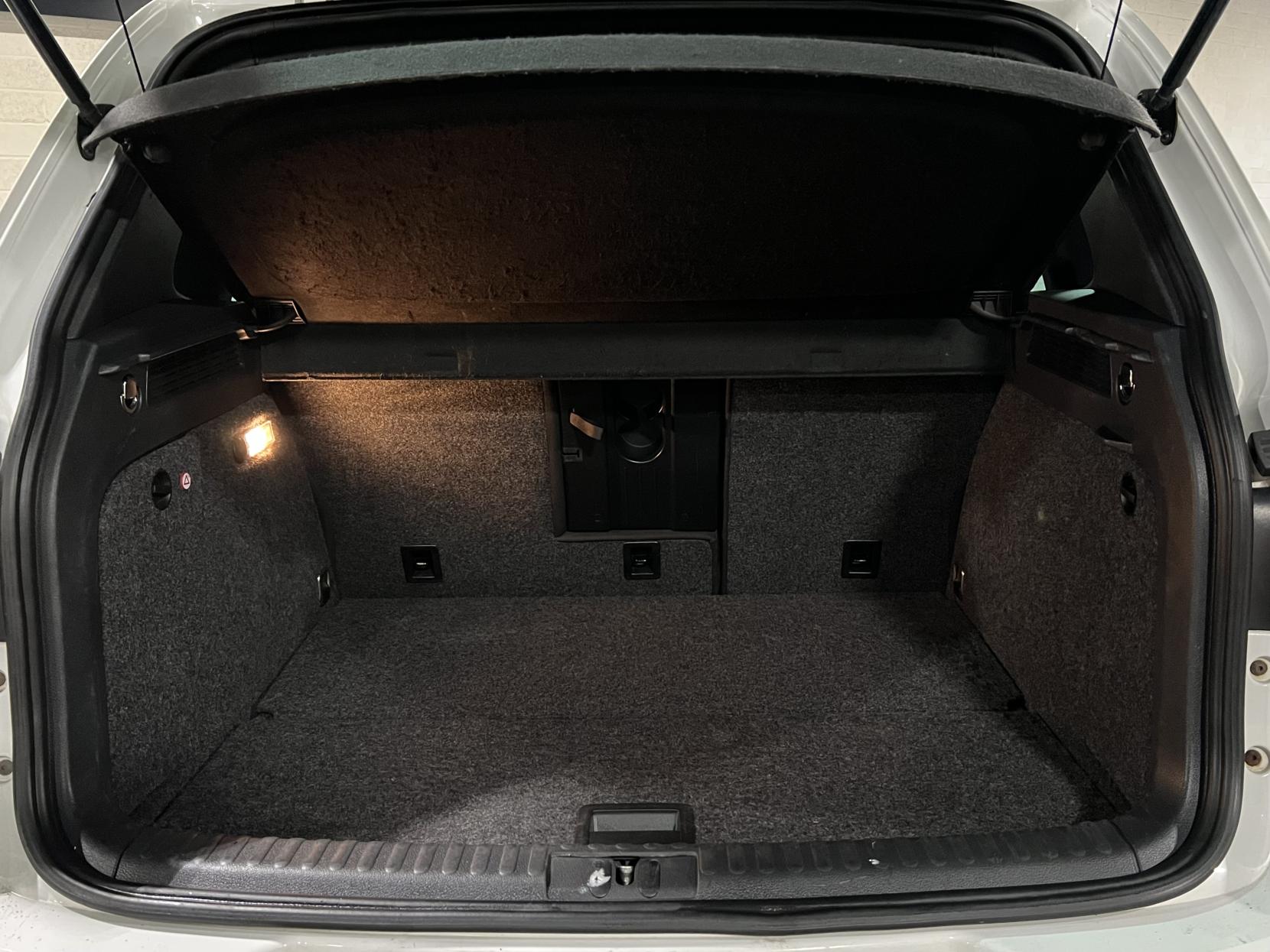 Volkswagen Tiguan 2.0 TDI BlueMotion Tech R-Line SUV 5dr Diesel Manual 4WD Euro 5 (s/s) (Nav) (140 ps)