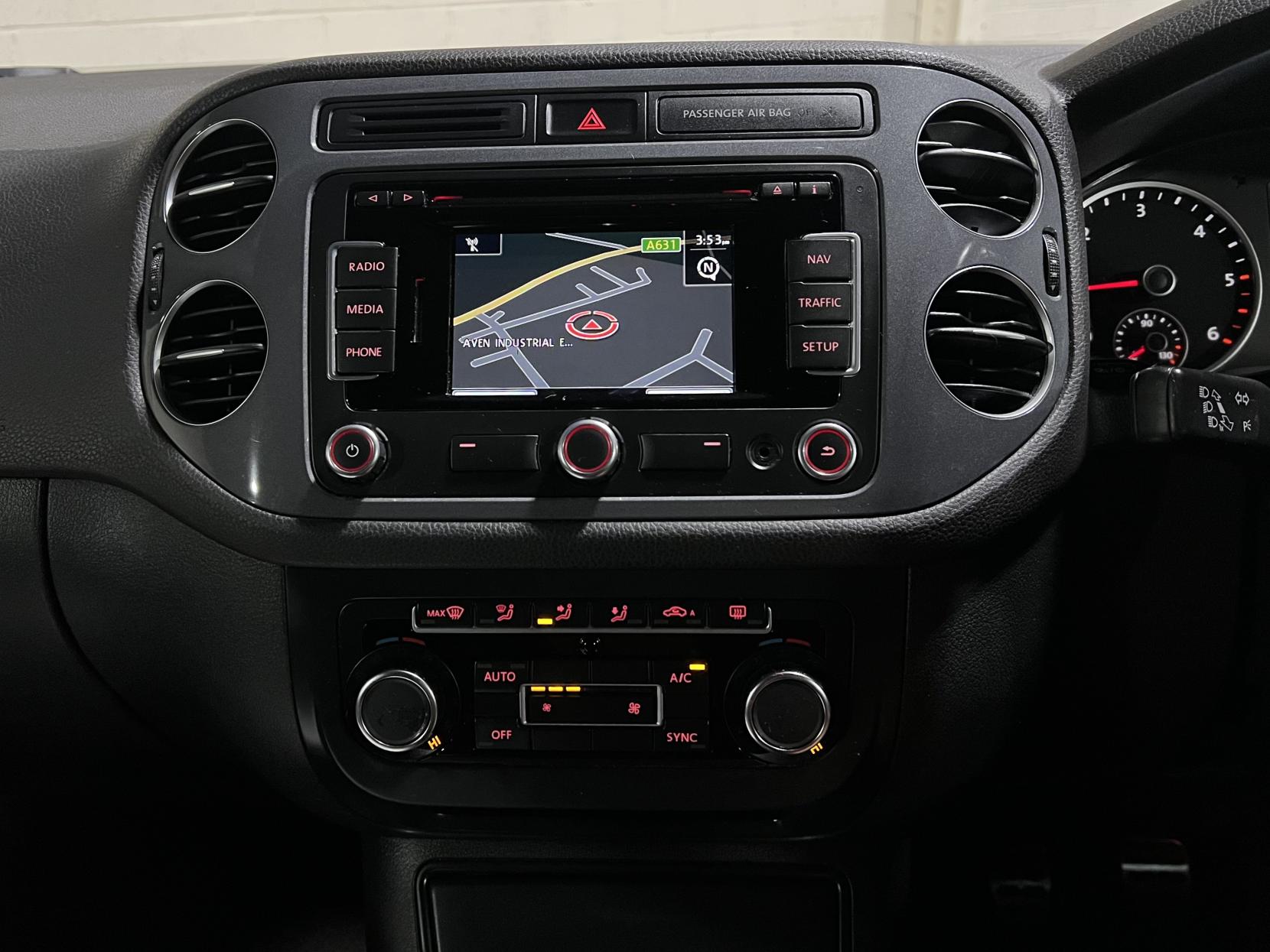 Volkswagen Tiguan 2.0 TDI BlueMotion Tech R-Line SUV 5dr Diesel Manual 4WD Euro 5 (s/s) (Nav) (140 ps)