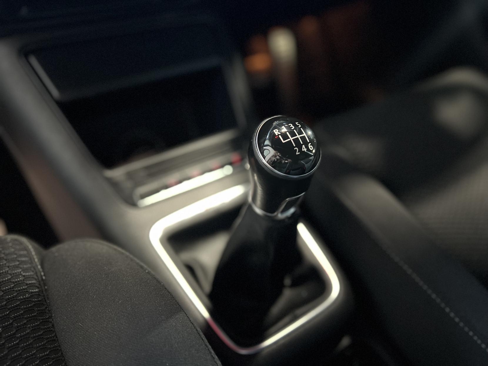 Volkswagen Tiguan 2.0 TDI BlueMotion Tech R-Line SUV 5dr Diesel Manual 4WD Euro 5 (s/s) (Nav) (140 ps)