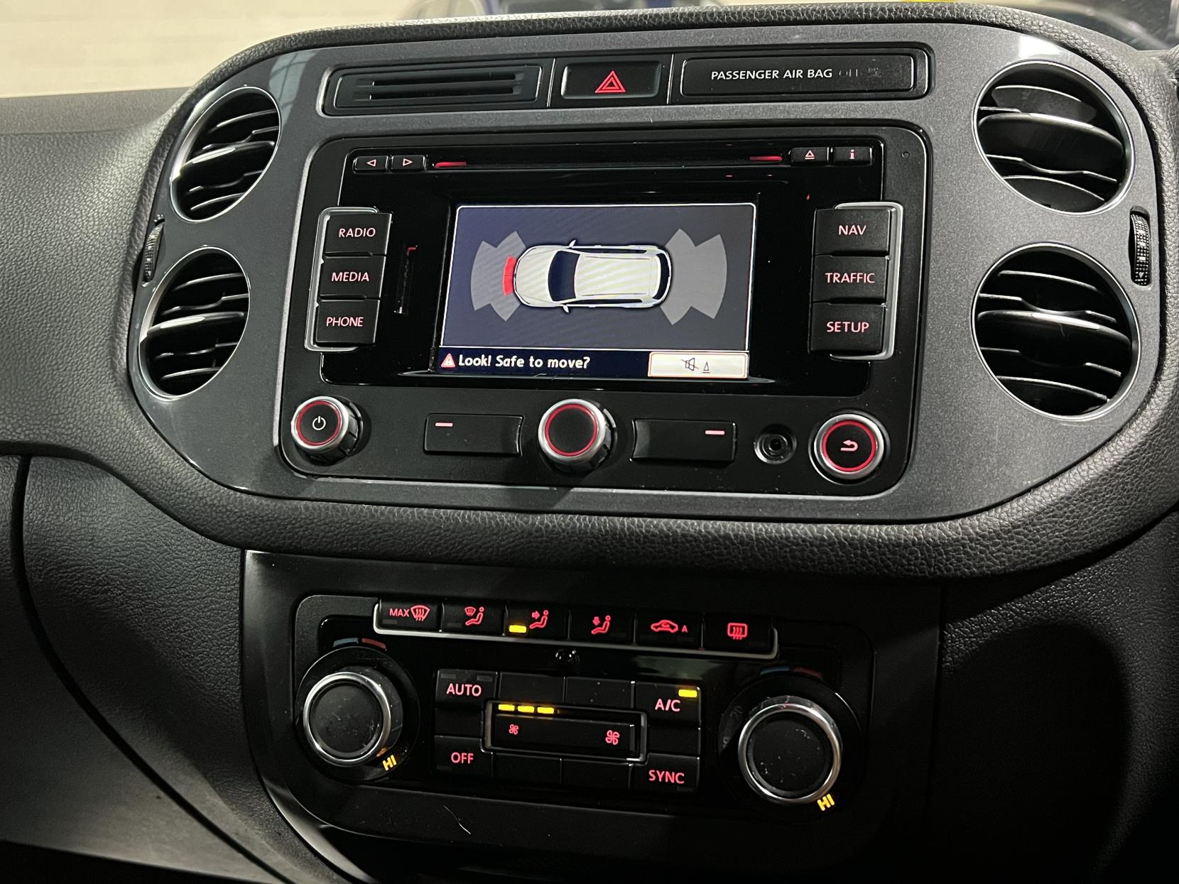 Volkswagen Tiguan 2.0 TDI BlueMotion Tech R-Line SUV 5dr Diesel Manual 4WD Euro 5 (s/s) (Nav) (140 ps)