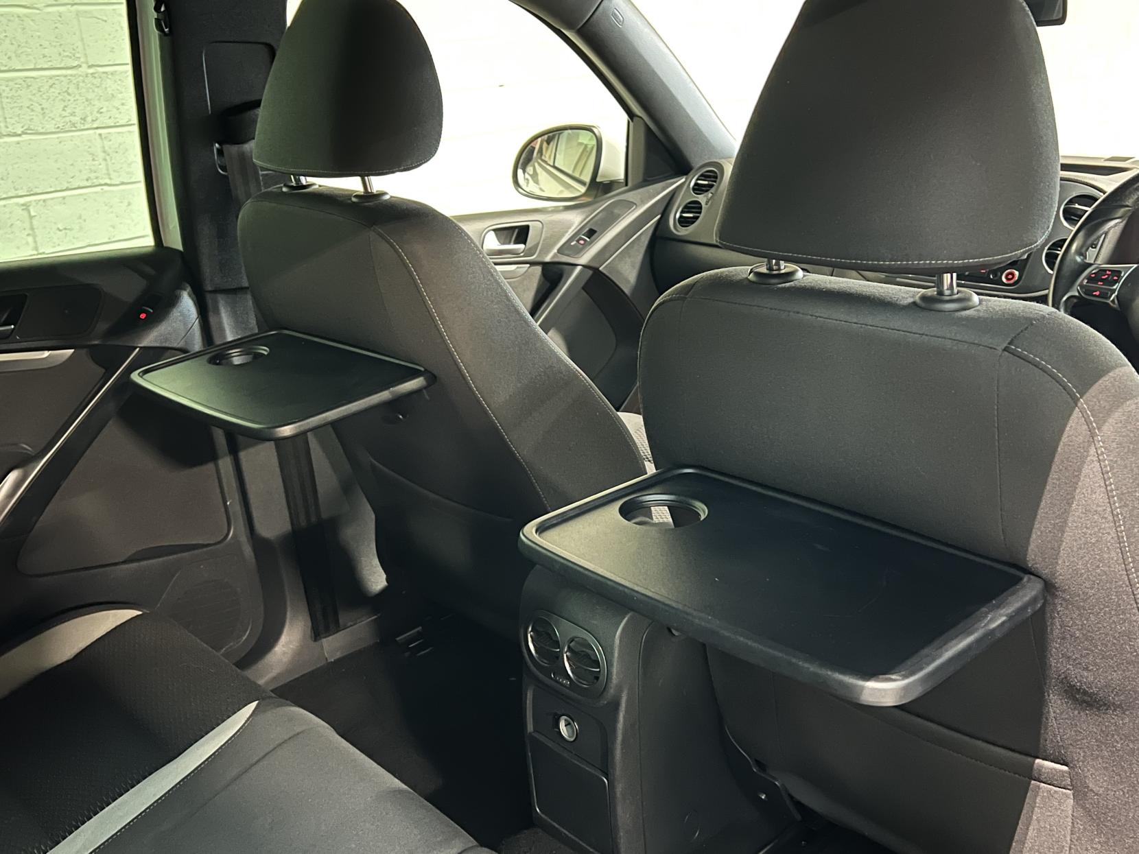 Volkswagen Tiguan 2.0 TDI BlueMotion Tech R-Line SUV 5dr Diesel Manual 4WD Euro 5 (s/s) (Nav) (140 ps)