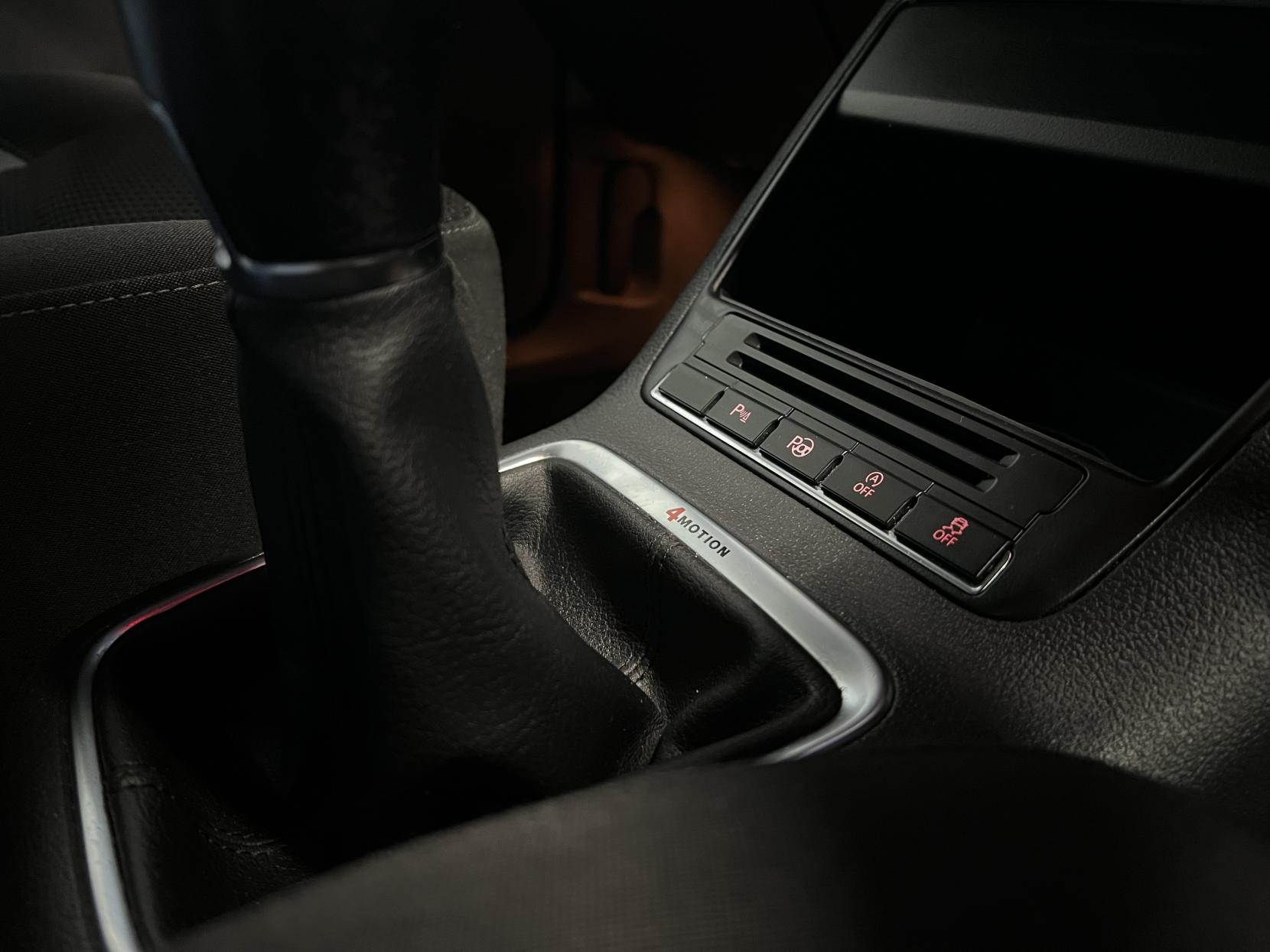 Volkswagen Tiguan 2.0 TDI BlueMotion Tech R-Line SUV 5dr Diesel Manual 4WD Euro 5 (s/s) (Nav) (140 ps)