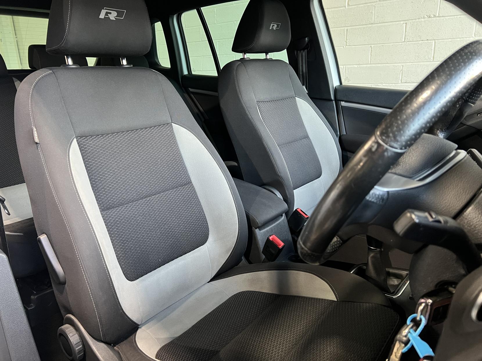 Volkswagen Tiguan 2.0 TDI BlueMotion Tech R-Line SUV 5dr Diesel Manual 4WD Euro 5 (s/s) (Nav) (140 ps)