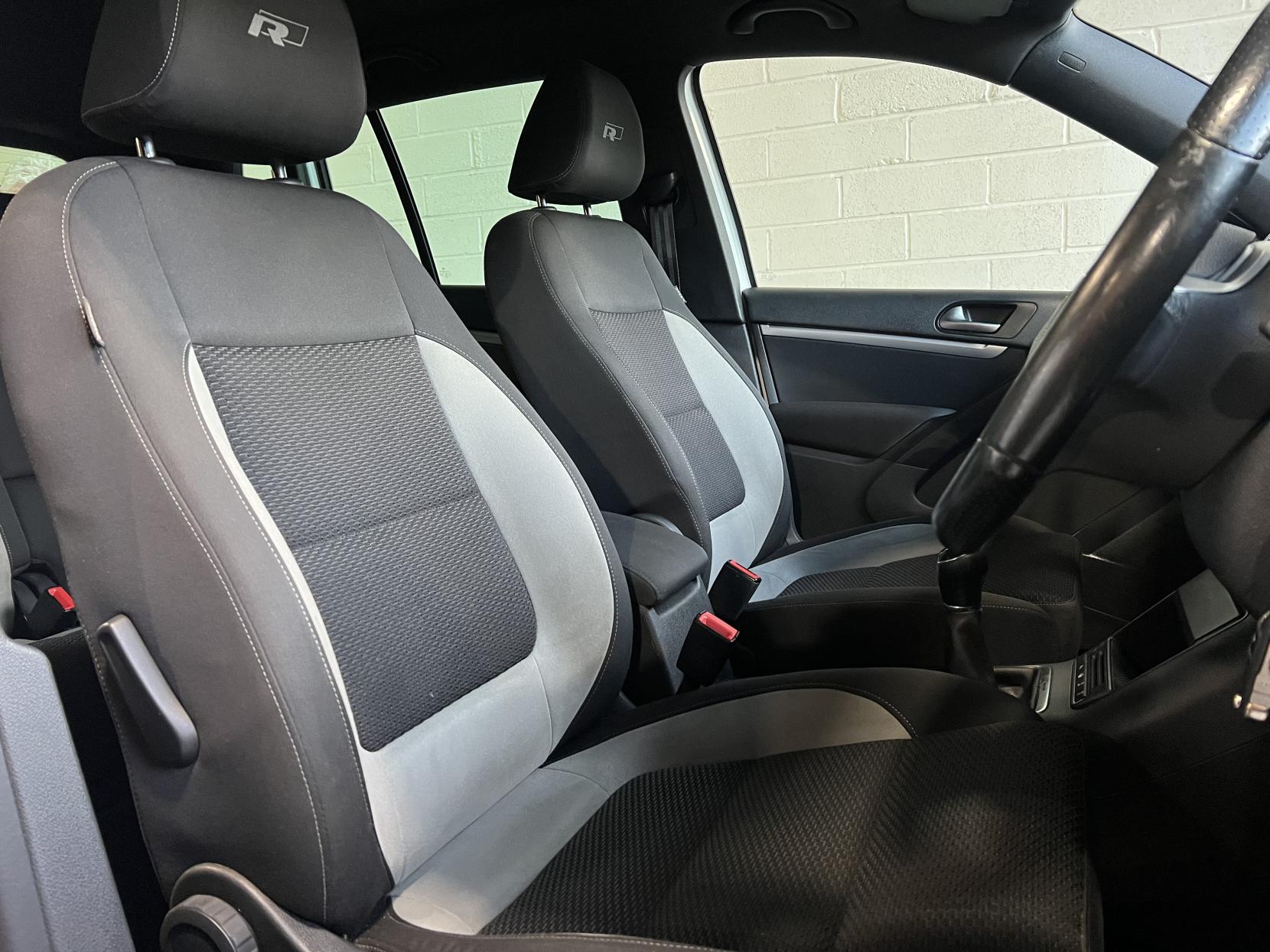 Volkswagen Tiguan 2.0 TDI BlueMotion Tech R-Line SUV 5dr Diesel Manual 4WD Euro 5 (s/s) (Nav) (140 ps)