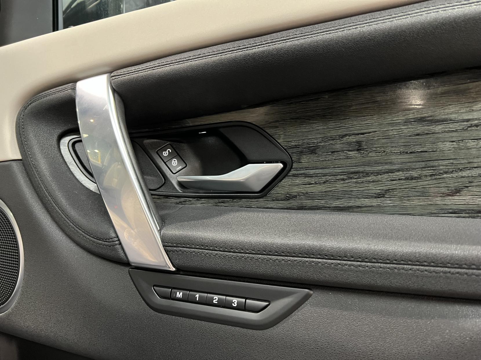 Land Rover Discovery Sport 2.0 P200 MHEV SE SUV 5dr Petrol Auto 4WD Euro 6 (s/s) (200 ps)