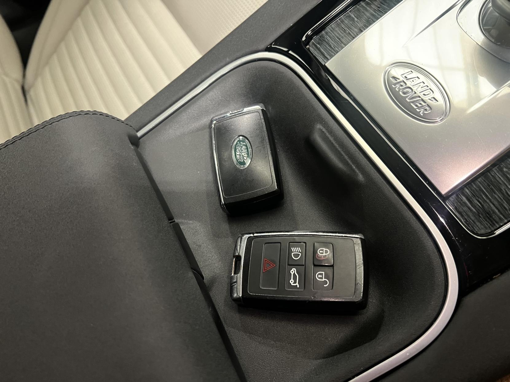 Land Rover Discovery Sport 2.0 P200 MHEV SE SUV 5dr Petrol Auto 4WD Euro 6 (s/s) (200 ps)