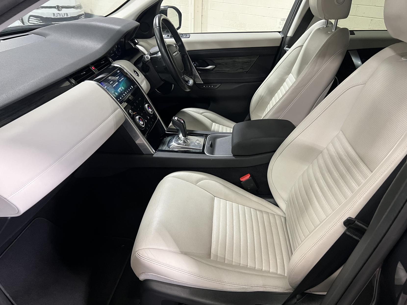 Land Rover Discovery Sport 2.0 P200 MHEV SE SUV 5dr Petrol Auto 4WD Euro 6 (s/s) (200 ps)