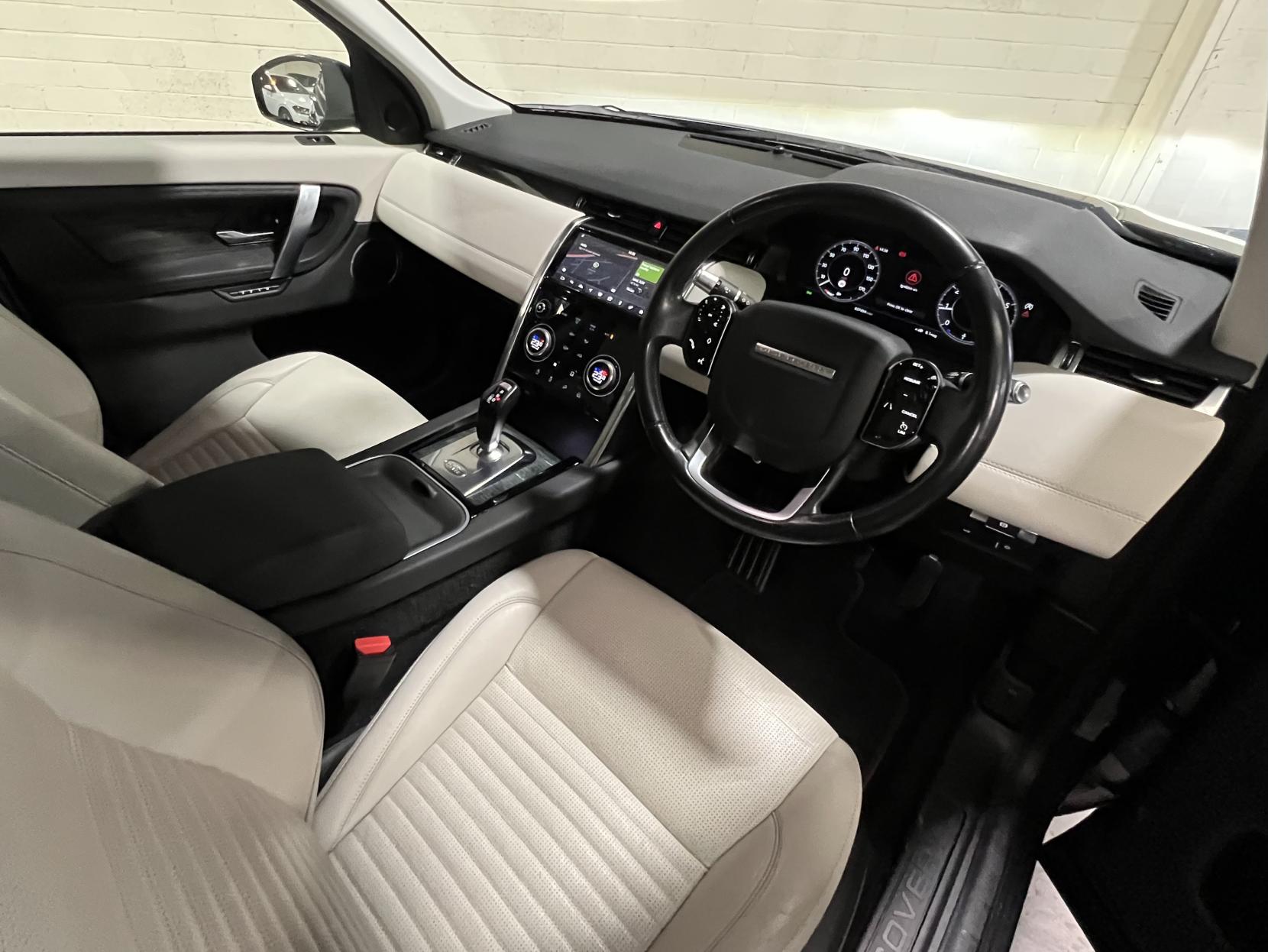 Land Rover Discovery Sport 2.0 P200 MHEV SE SUV 5dr Petrol Auto 4WD Euro 6 (s/s) (200 ps)