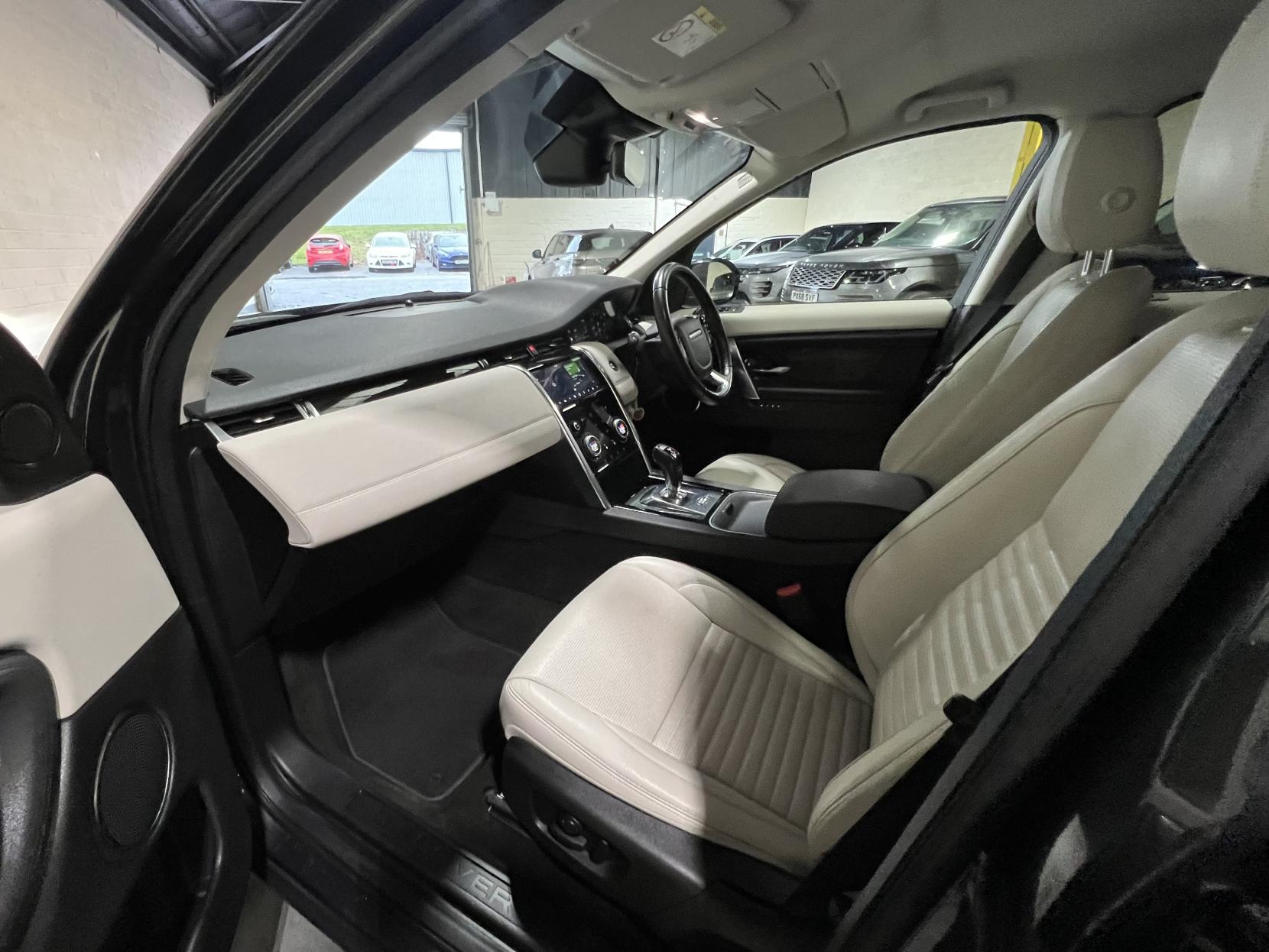 Land Rover Discovery Sport 2.0 P200 MHEV SE SUV 5dr Petrol Auto 4WD Euro 6 (s/s) (200 ps)