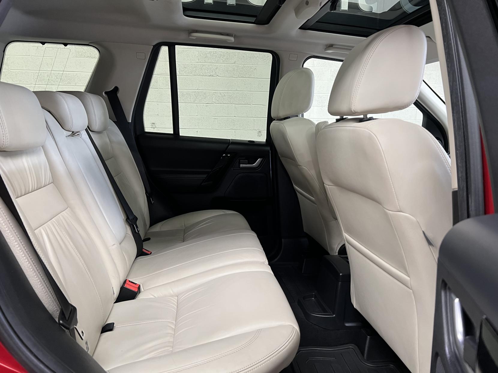 Land Rover Freelander 2 2.2 SD4 Metropolis SUV 5dr Diesel CommandShift 4WD Euro 5 (190 ps)