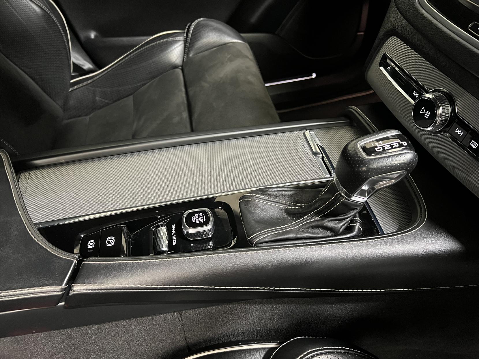 Volvo XC90 2.0 D5 PowerPulse R-Design Pro SUV 5dr Diesel Auto 4WD Euro 6 (s/s) (235 ps)