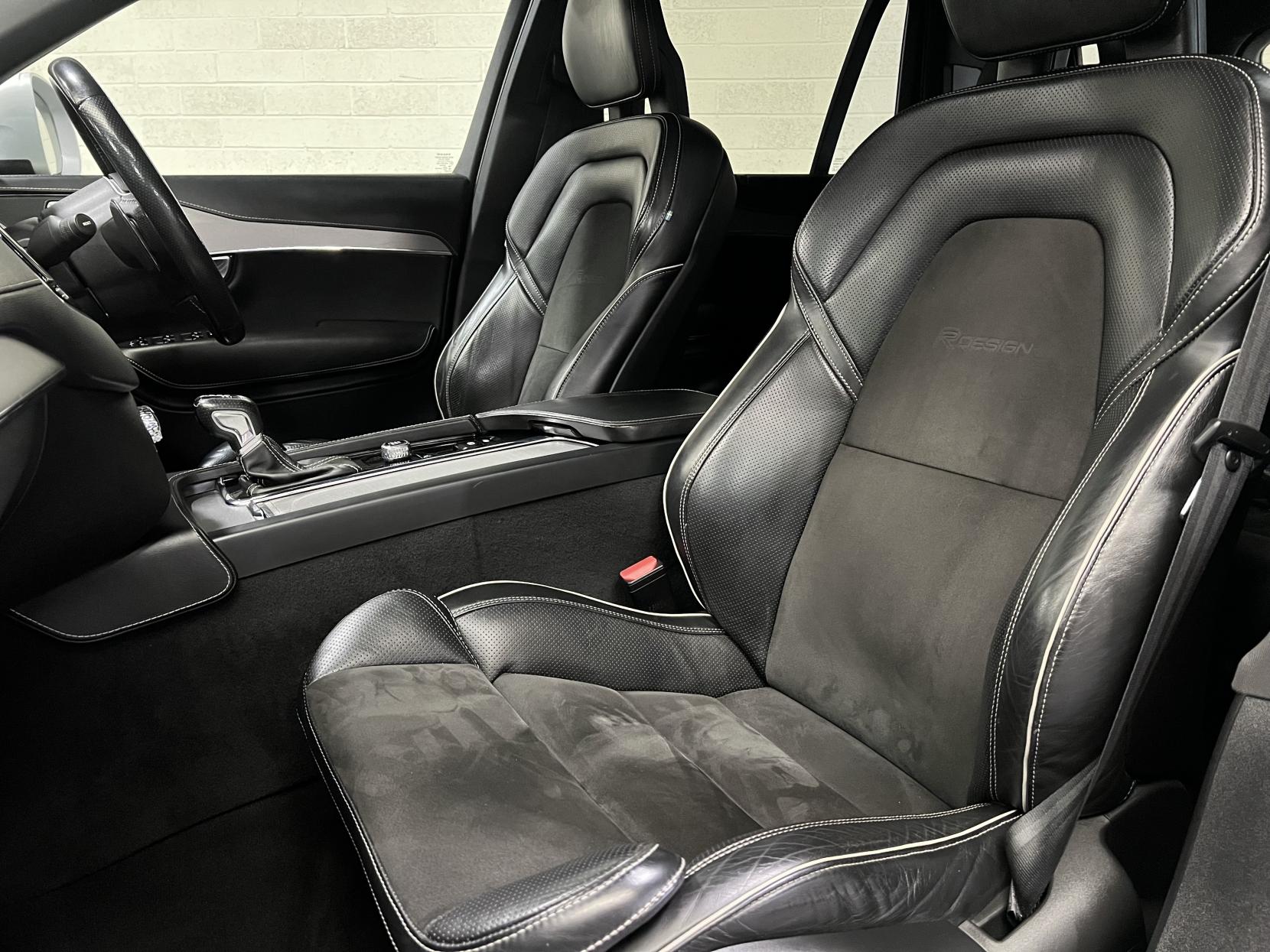 Volvo XC90 2.0 D5 PowerPulse R-Design Pro SUV 5dr Diesel Auto 4WD Euro 6 (s/s) (235 ps)