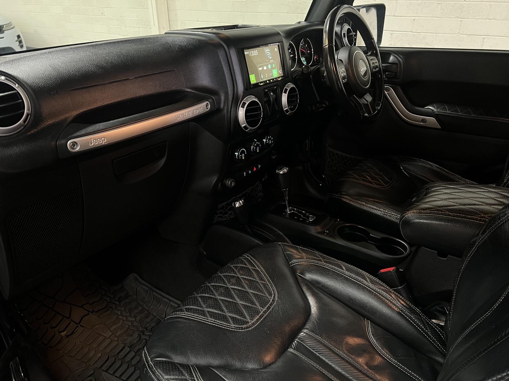 Jeep Wrangler 2.8 CRD Sahara SUV 2dr Diesel Auto 4WD Euro 5 (197 bhp)