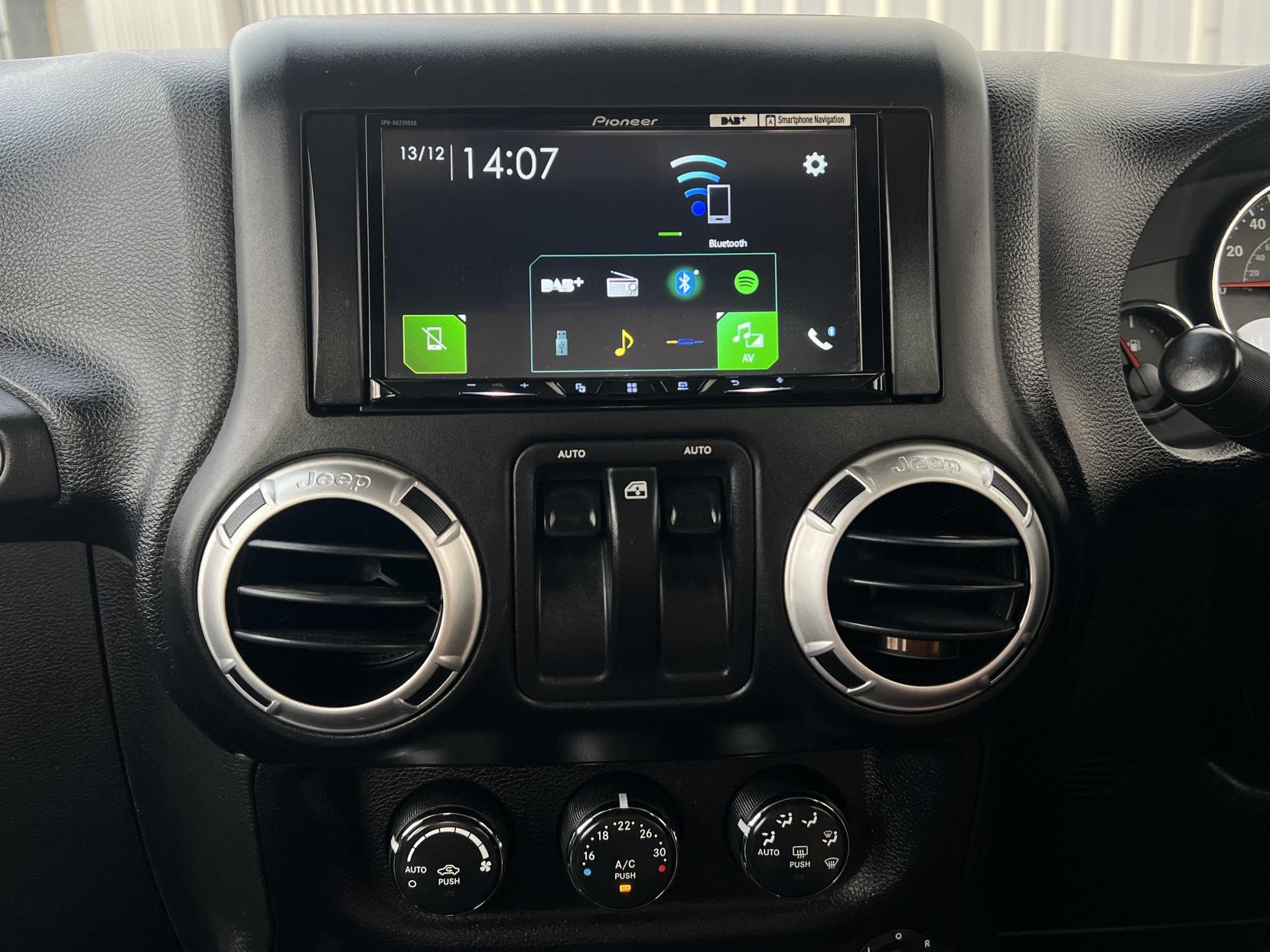 Jeep Wrangler 2.8 CRD Sahara SUV 2dr Diesel Auto 4WD Euro 5 (197 bhp)