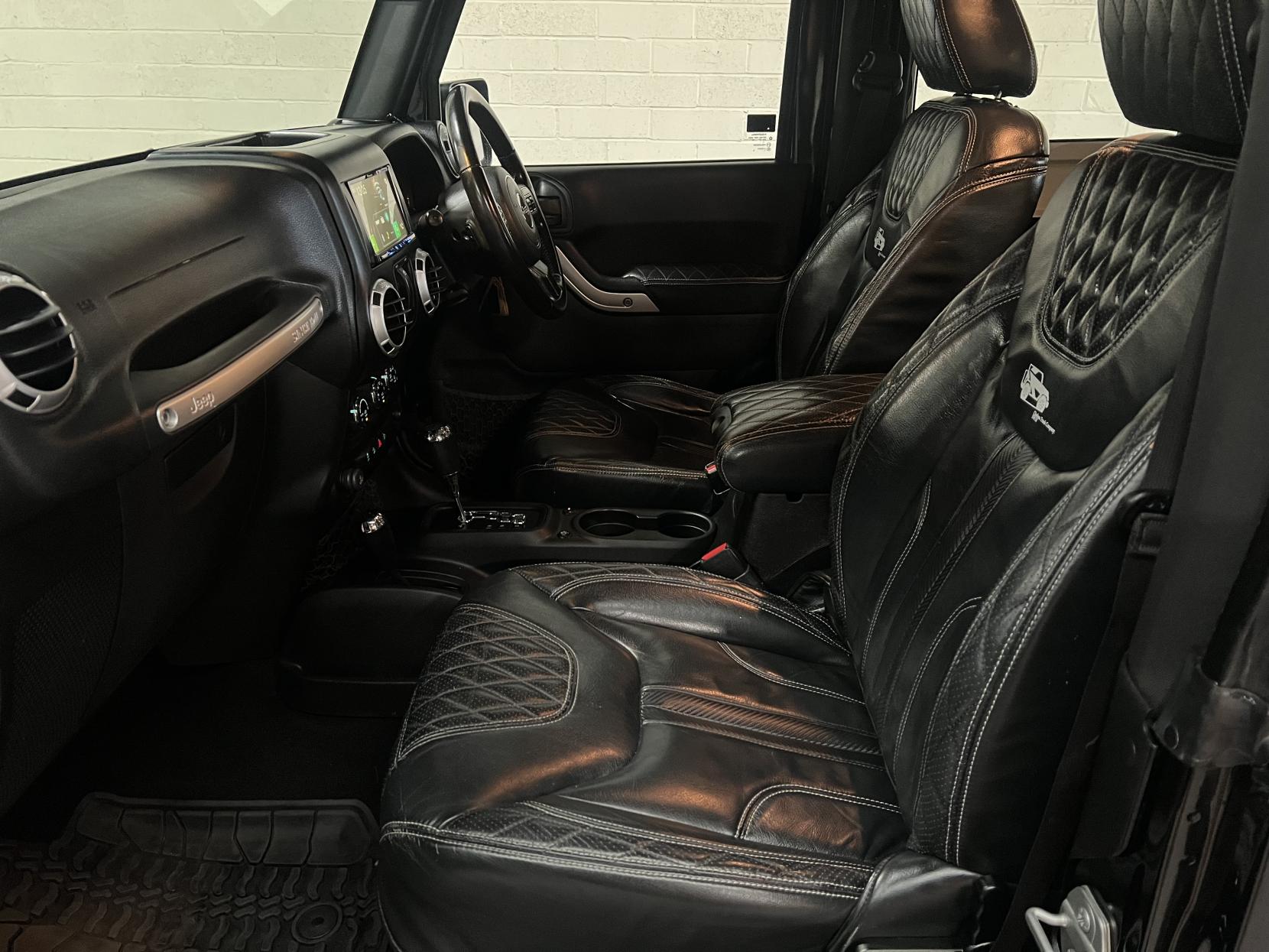 Jeep Wrangler 2.8 CRD Sahara SUV 2dr Diesel Auto 4WD Euro 5 (197 bhp)