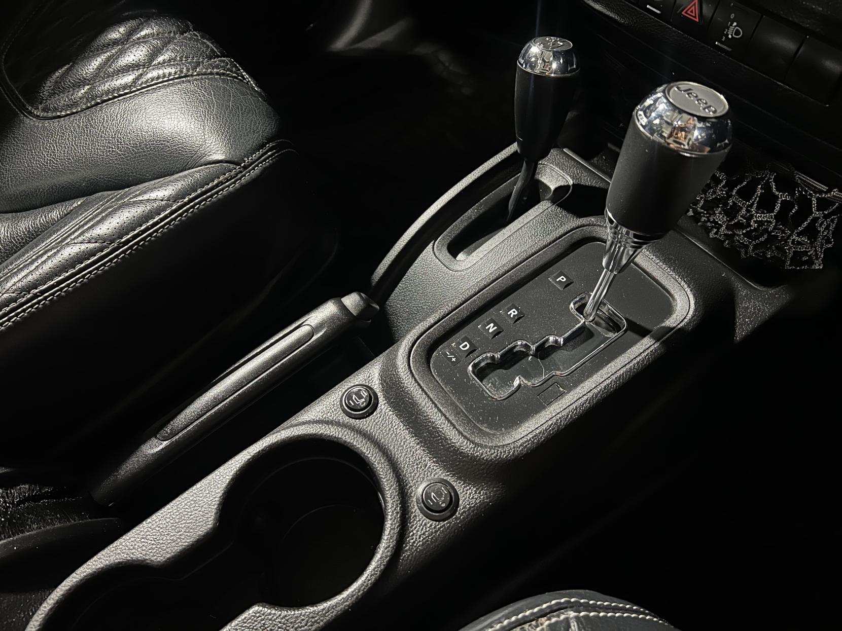 Jeep Wrangler 2.8 CRD Sahara SUV 2dr Diesel Auto 4WD Euro 5 (197 bhp)