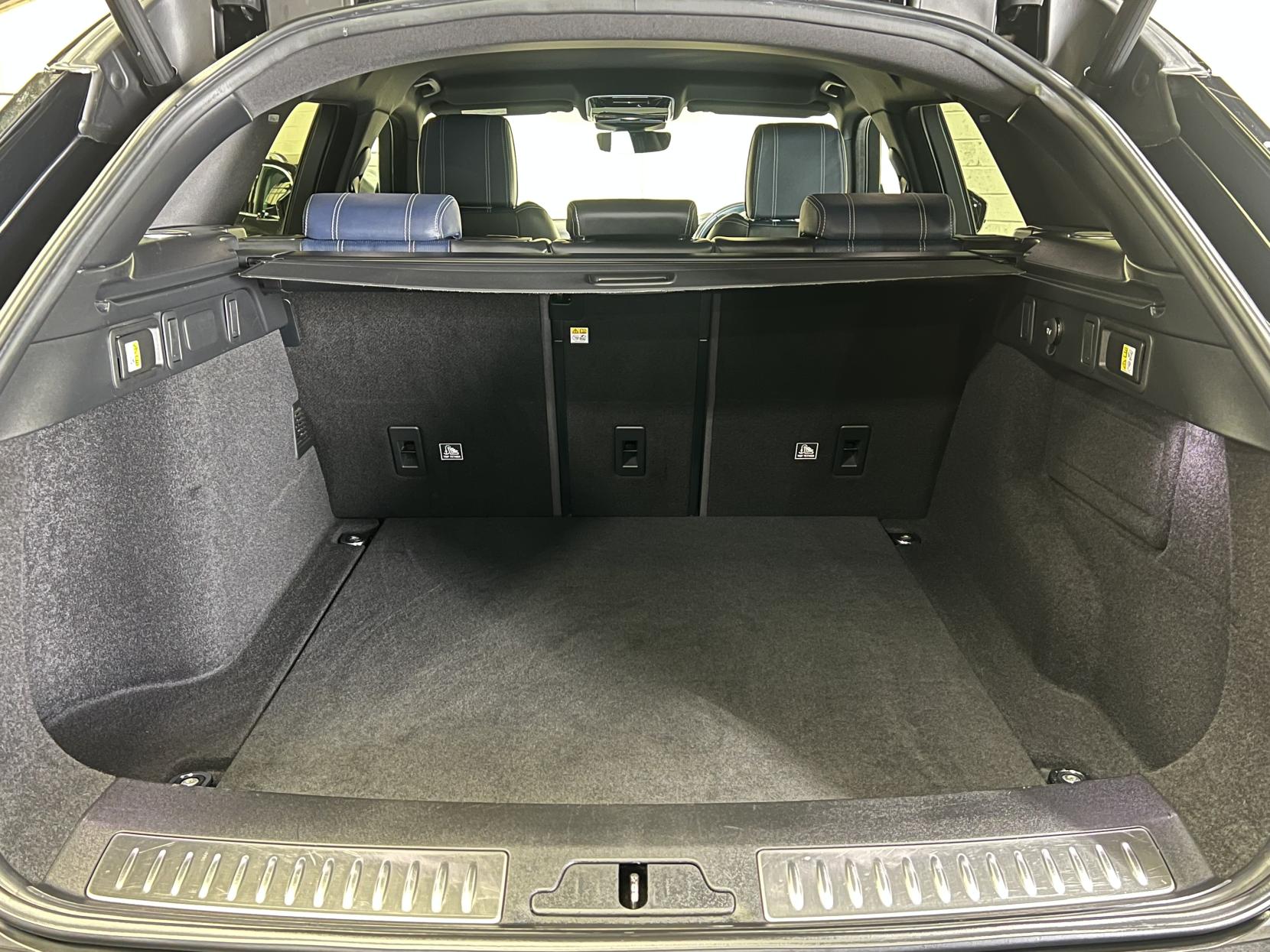 Land Rover Range Rover Velar 2.0 P250 R-Dynamic HSE SUV 5dr Petrol Auto 4WD Euro 6 (s/s) (250 ps)