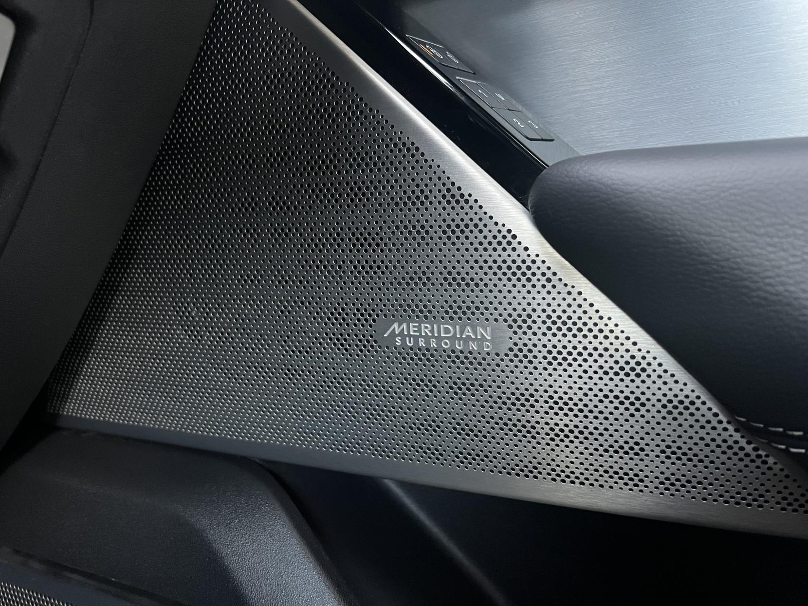 Land Rover Range Rover Velar 2.0 P250 R-Dynamic SE SUV 5dr Petrol Auto 4WD Euro 6 (s/s) (250 ps)