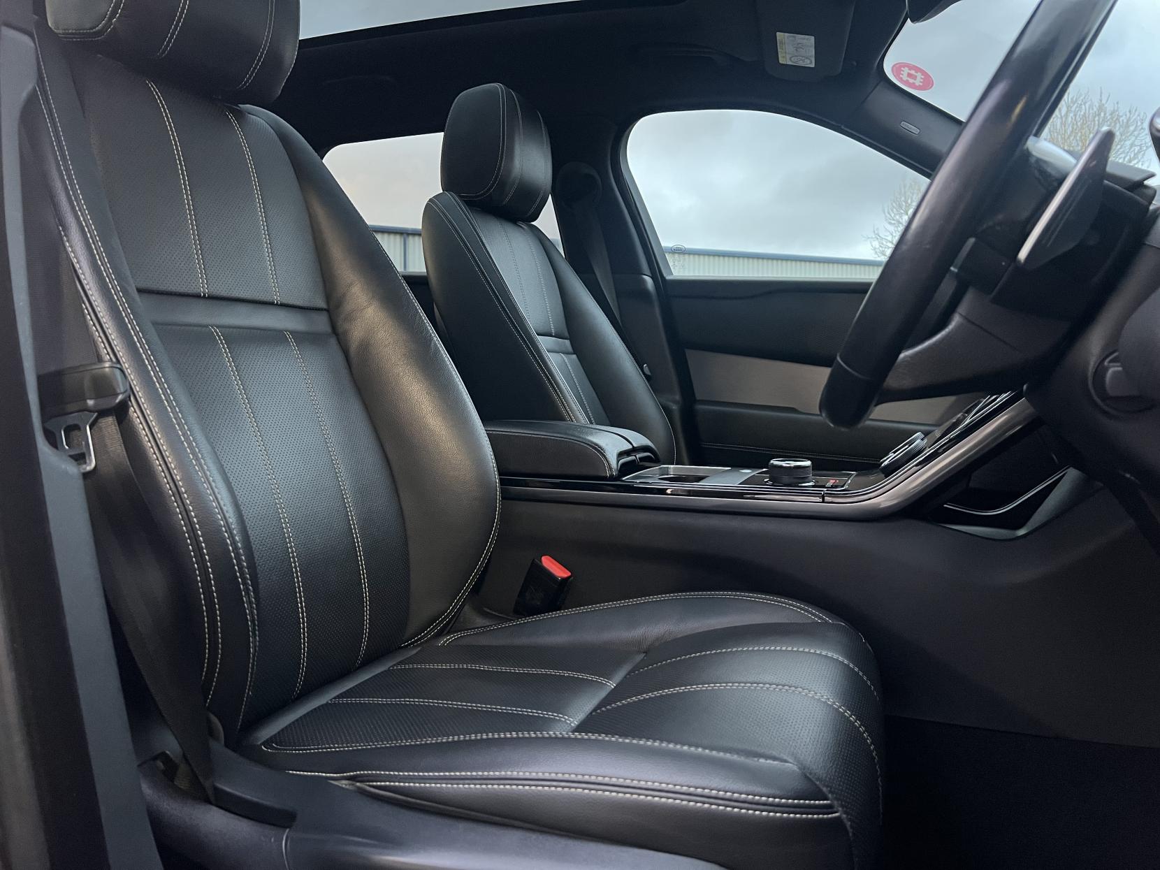 Land Rover Range Rover Velar 2.0 P250 R-Dynamic SE SUV 5dr Petrol Auto 4WD Euro 6 (s/s) (250 ps)