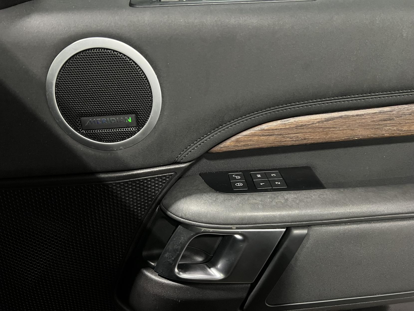 Land Rover Discovery 3.0 TD V6 HSE SUV 5dr Diesel Auto 4WD Euro 6 (s/s) (258 ps)