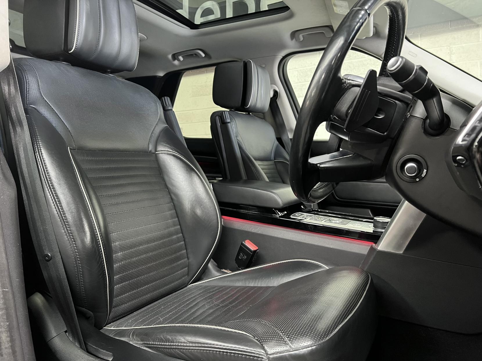 Land Rover Discovery 3.0 TD V6 HSE Luxury SUV 5dr Diesel Auto 4WD Euro 6 (s/s) (258 ps)