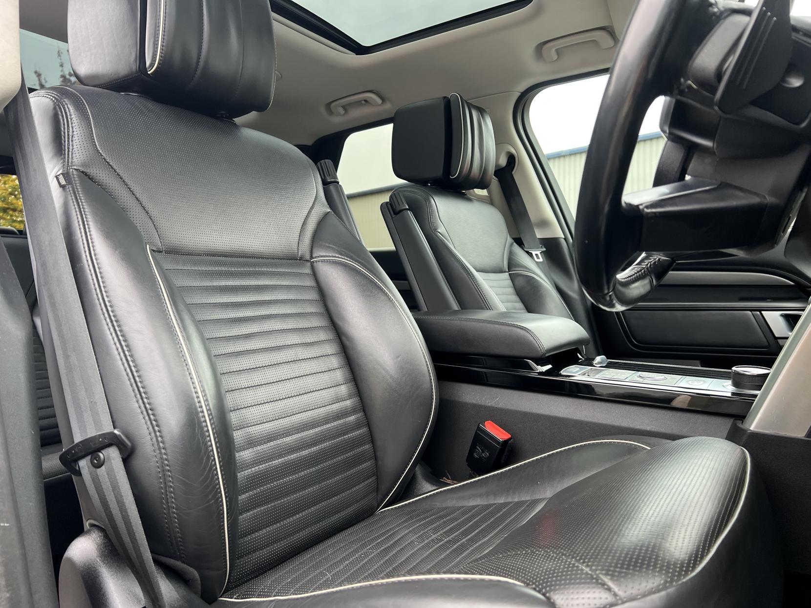 Land Rover Discovery 3.0 TD V6 HSE Luxury SUV 5dr Diesel Auto 4WD Euro 6 (s/s) (258 ps)