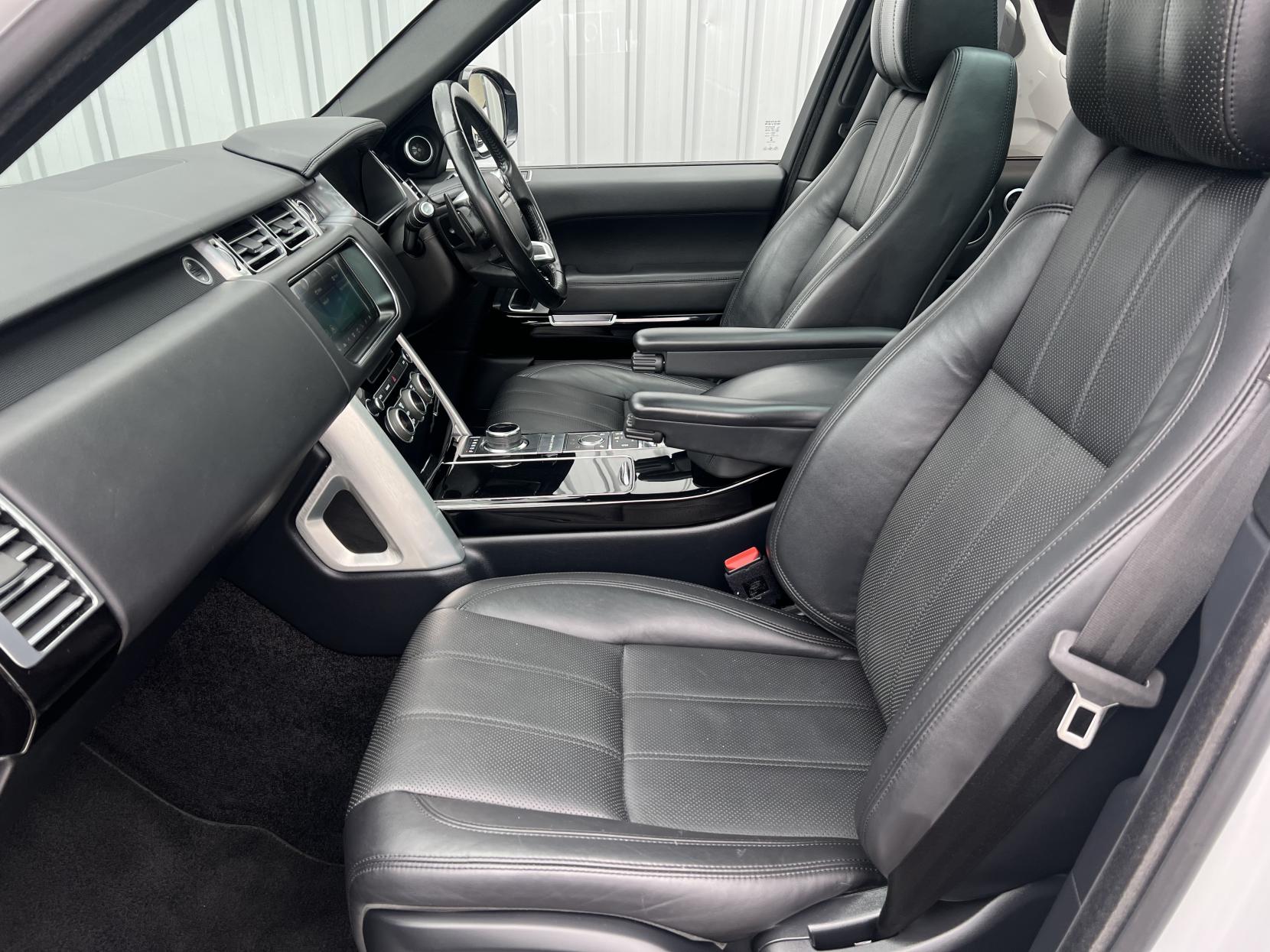 Land Rover Range Rover 3.0 TD V6 Vogue SUV 5dr Diesel Auto 4WD Euro 6 (s/s) (258 ps)
