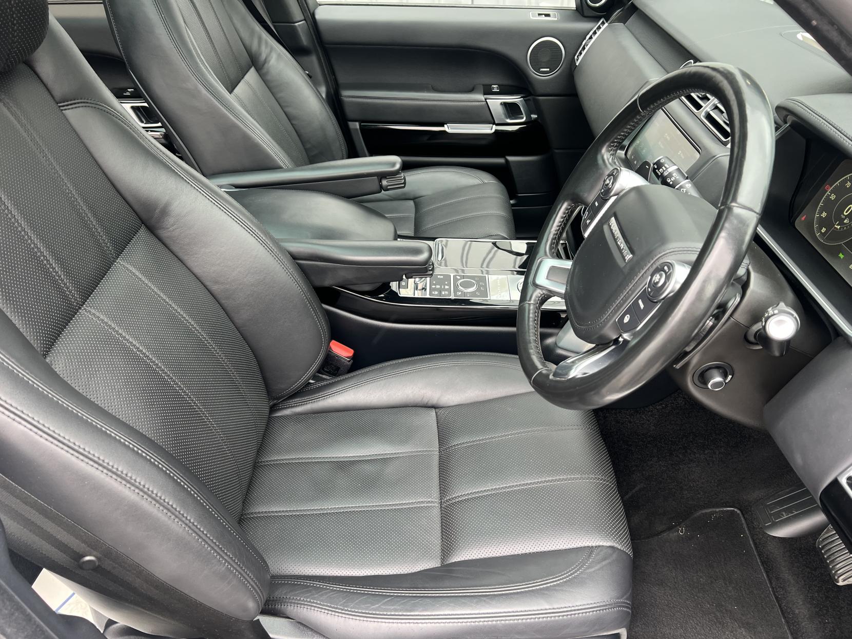 Land Rover Range Rover 3.0 TD V6 Vogue SUV 5dr Diesel Auto 4WD Euro 6 (s/s) (258 ps)