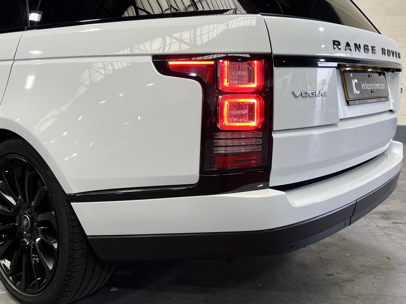 Land Rover Range Rover 3.0 TD V6 Vogue SUV 5dr Diesel Auto 4WD Euro 6 (s/s) (258 ps)