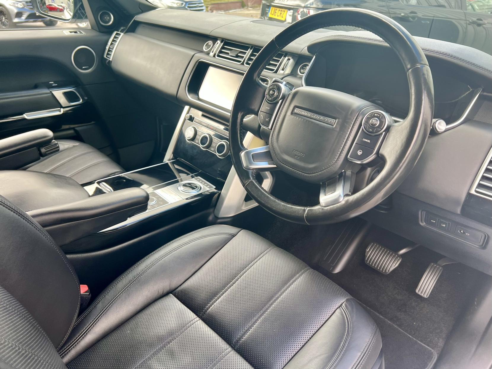 Land Rover Range Rover 3.0 TD V6 Vogue SUV 5dr Diesel Auto 4WD Euro 6 (s/s) (258 ps)